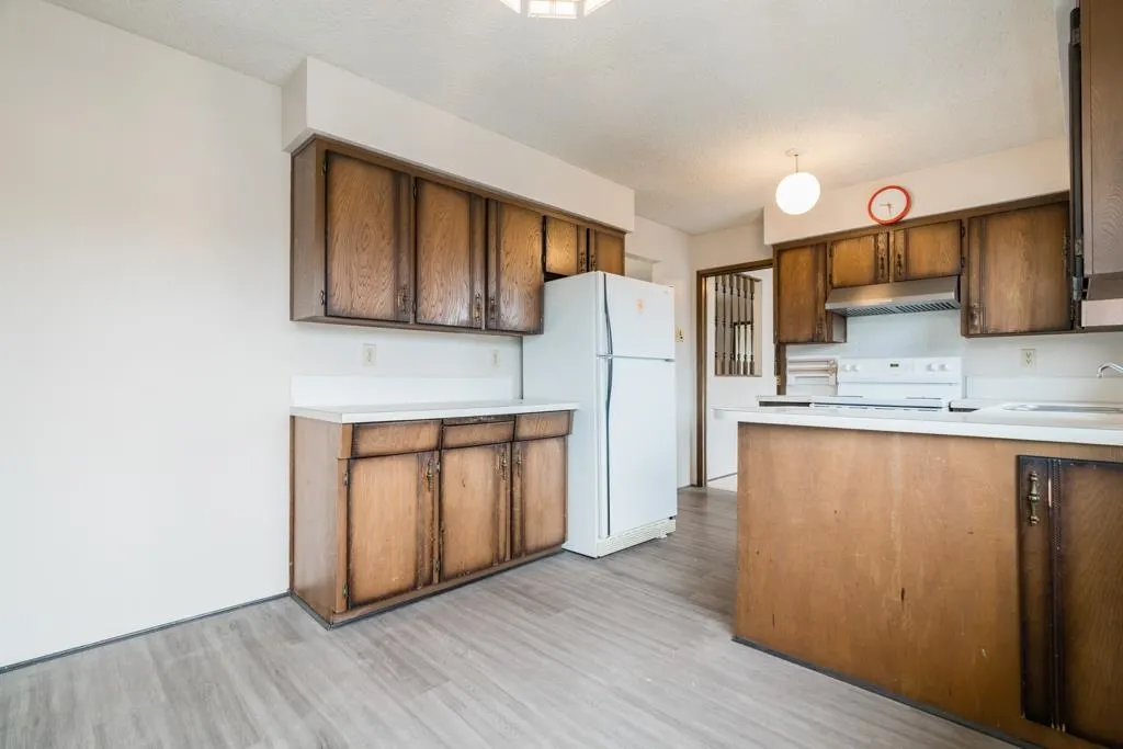 8411 Rideau Drive