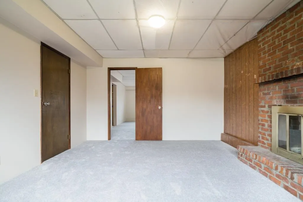 8411 Rideau Drive