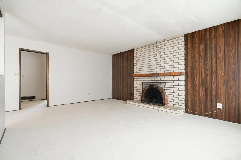 8411 Rideau Drive