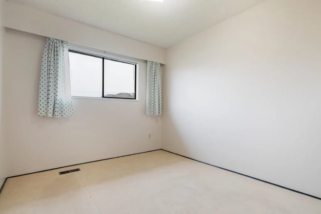 8411 Rideau Drive