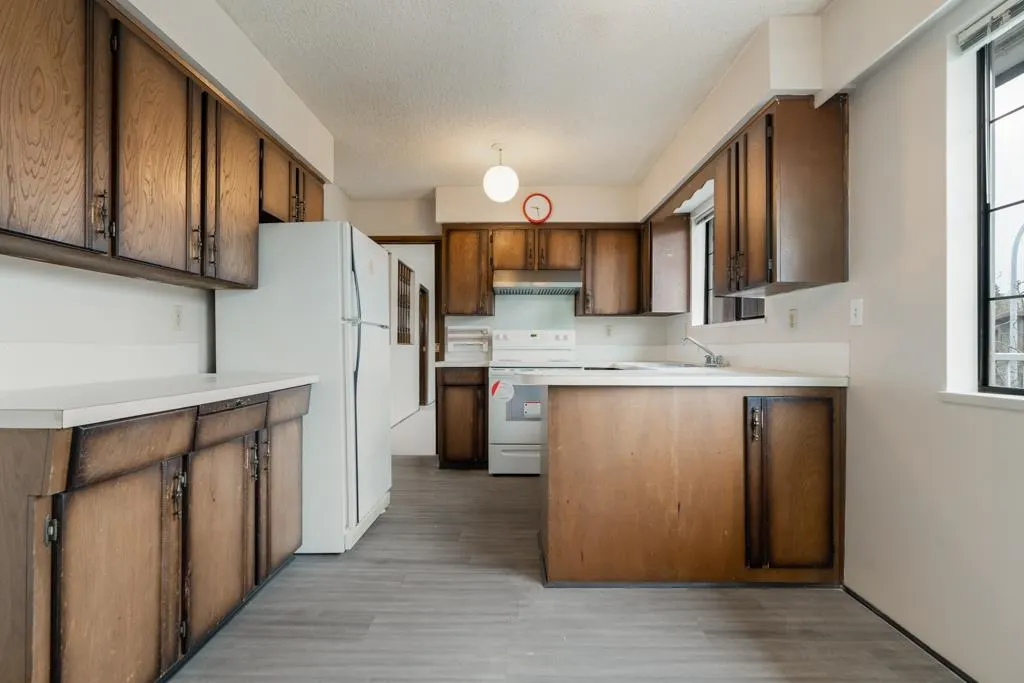 8411 Rideau Drive