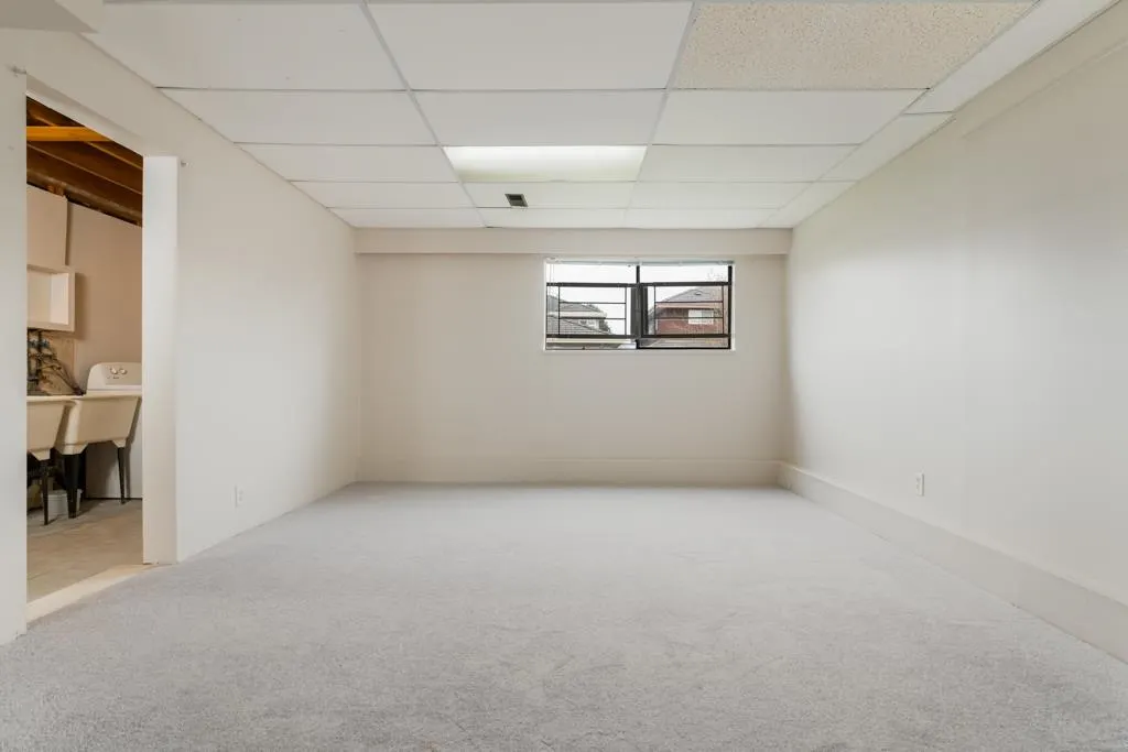 8411 Rideau Drive