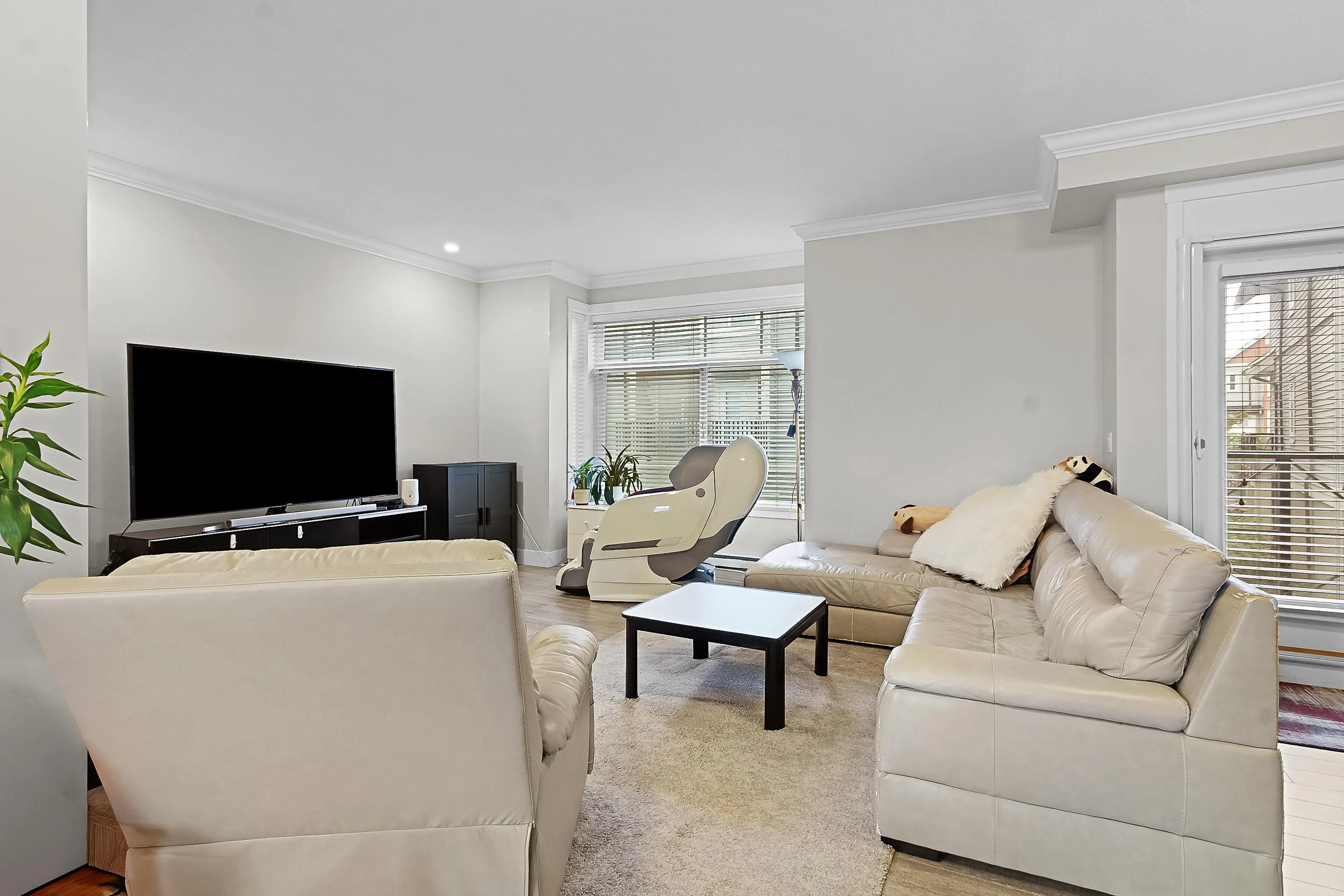 24 12092 70 Avenue