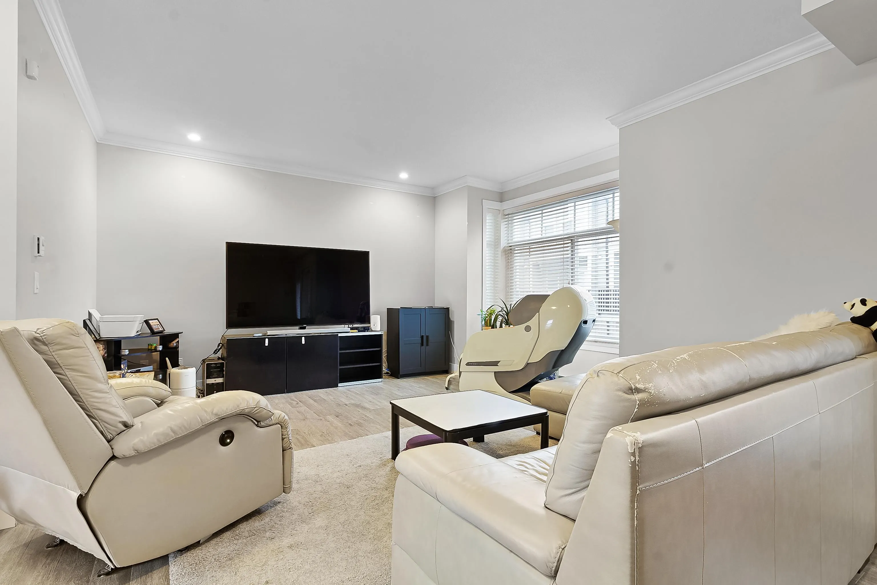 24 12092 70 Avenue