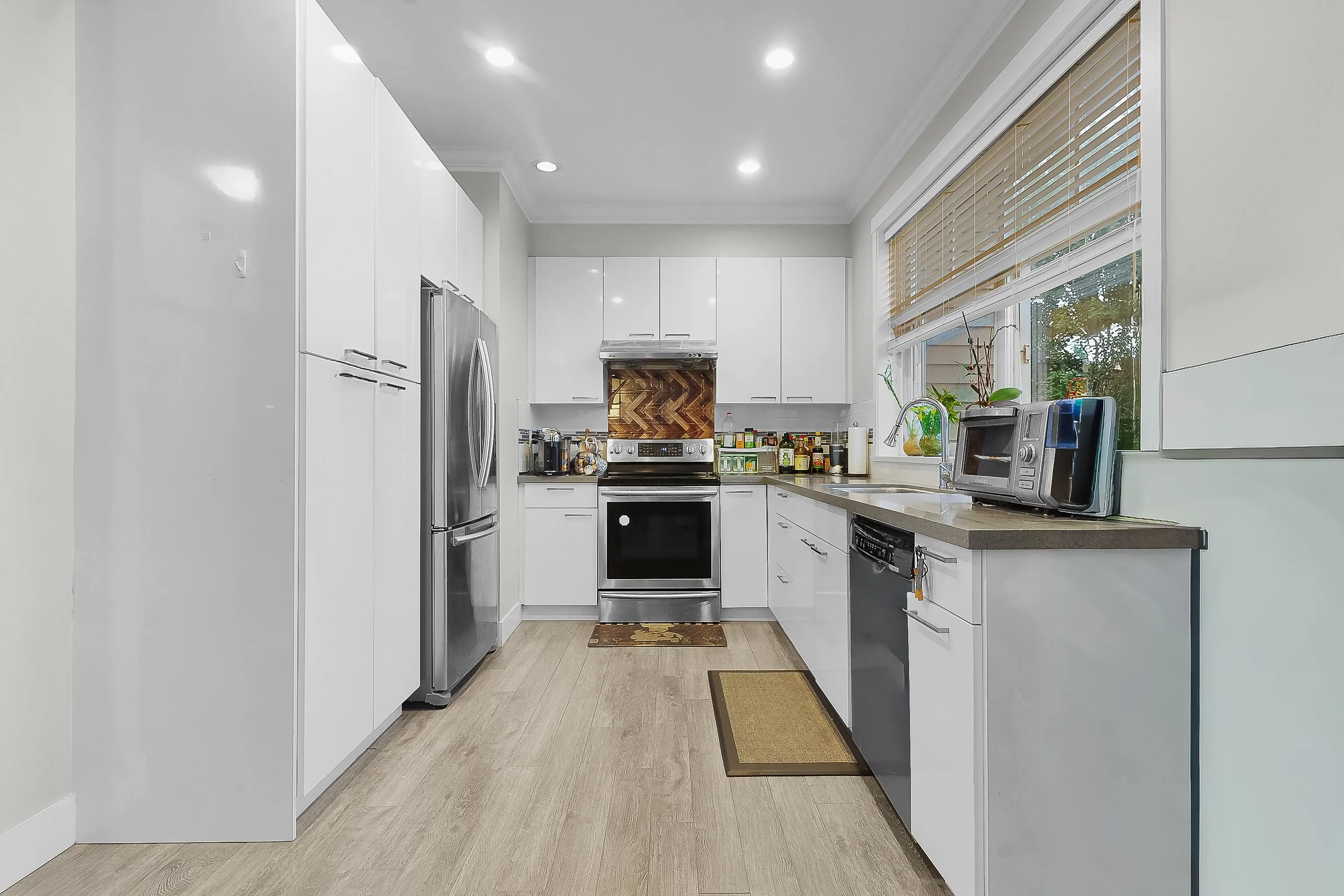 24 12092 70 Avenue