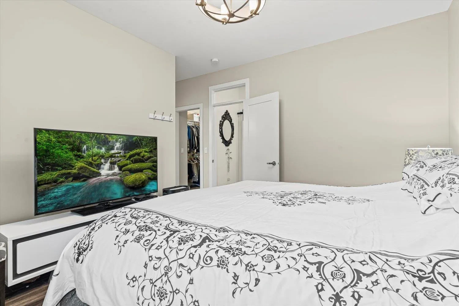 38 46110 Thomas Road