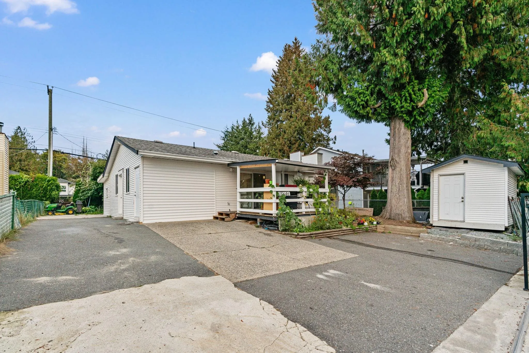 15646 96 Avenue