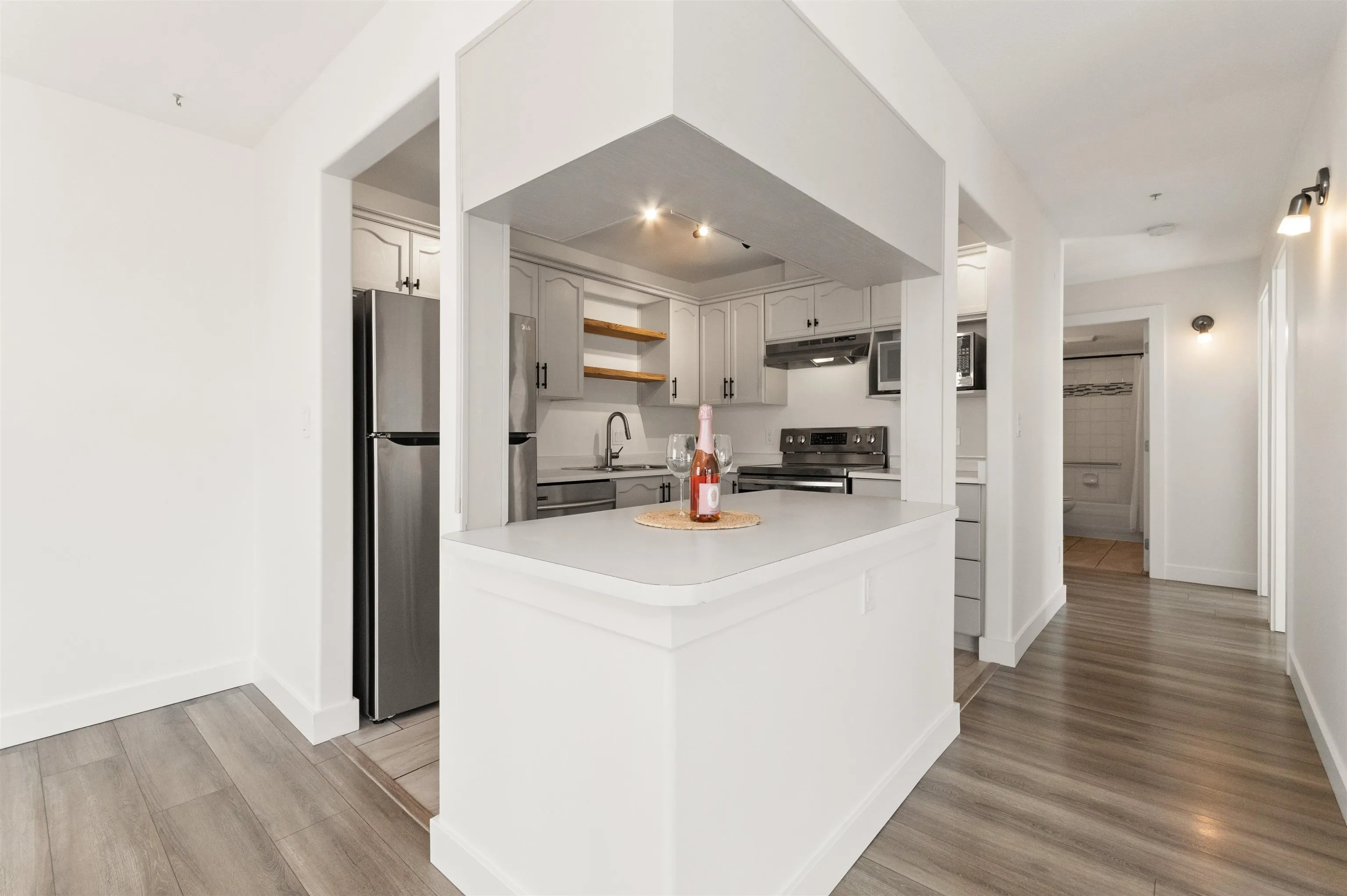 201 7415 Shaw Avenue