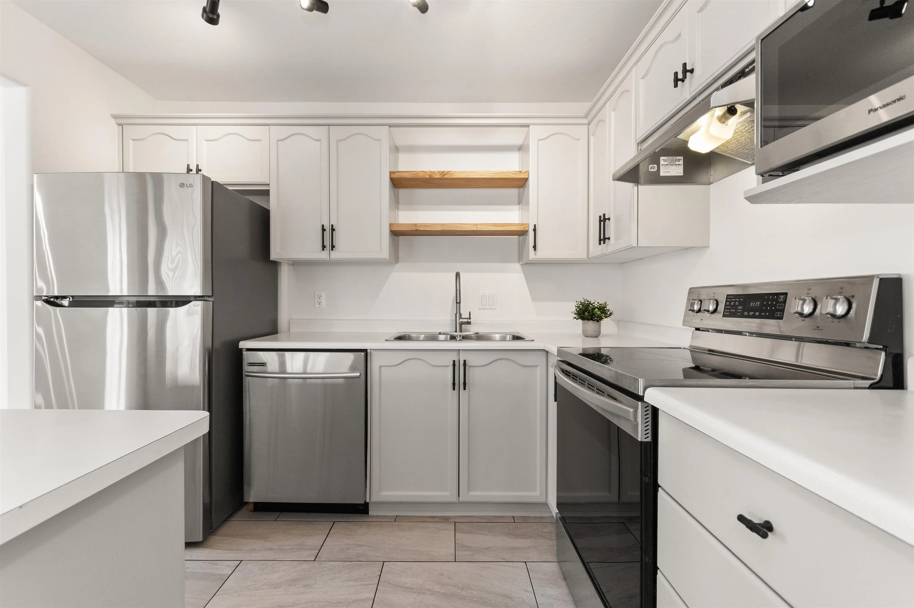 201 7415 Shaw Avenue