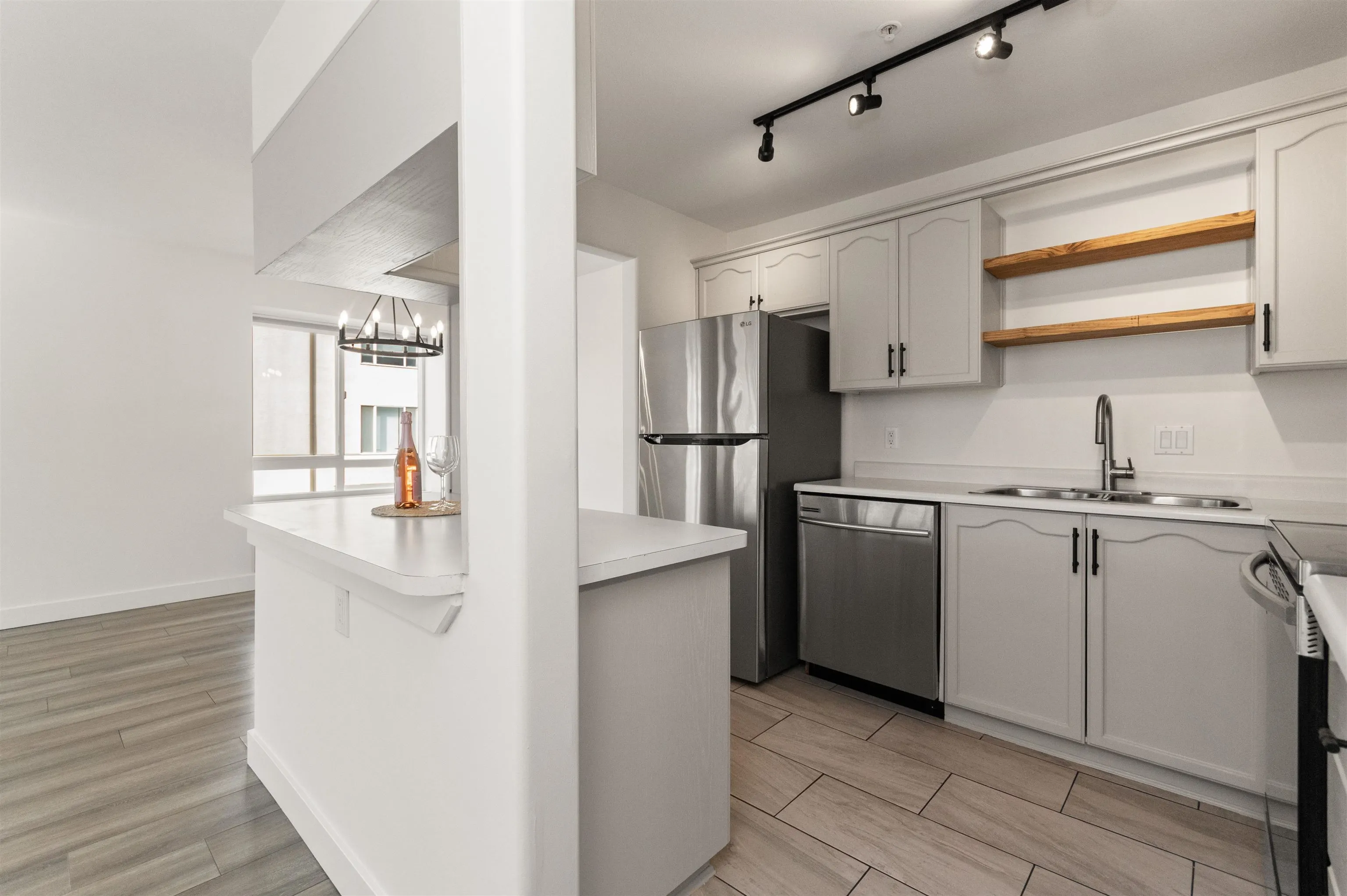 201 7415 Shaw Avenue