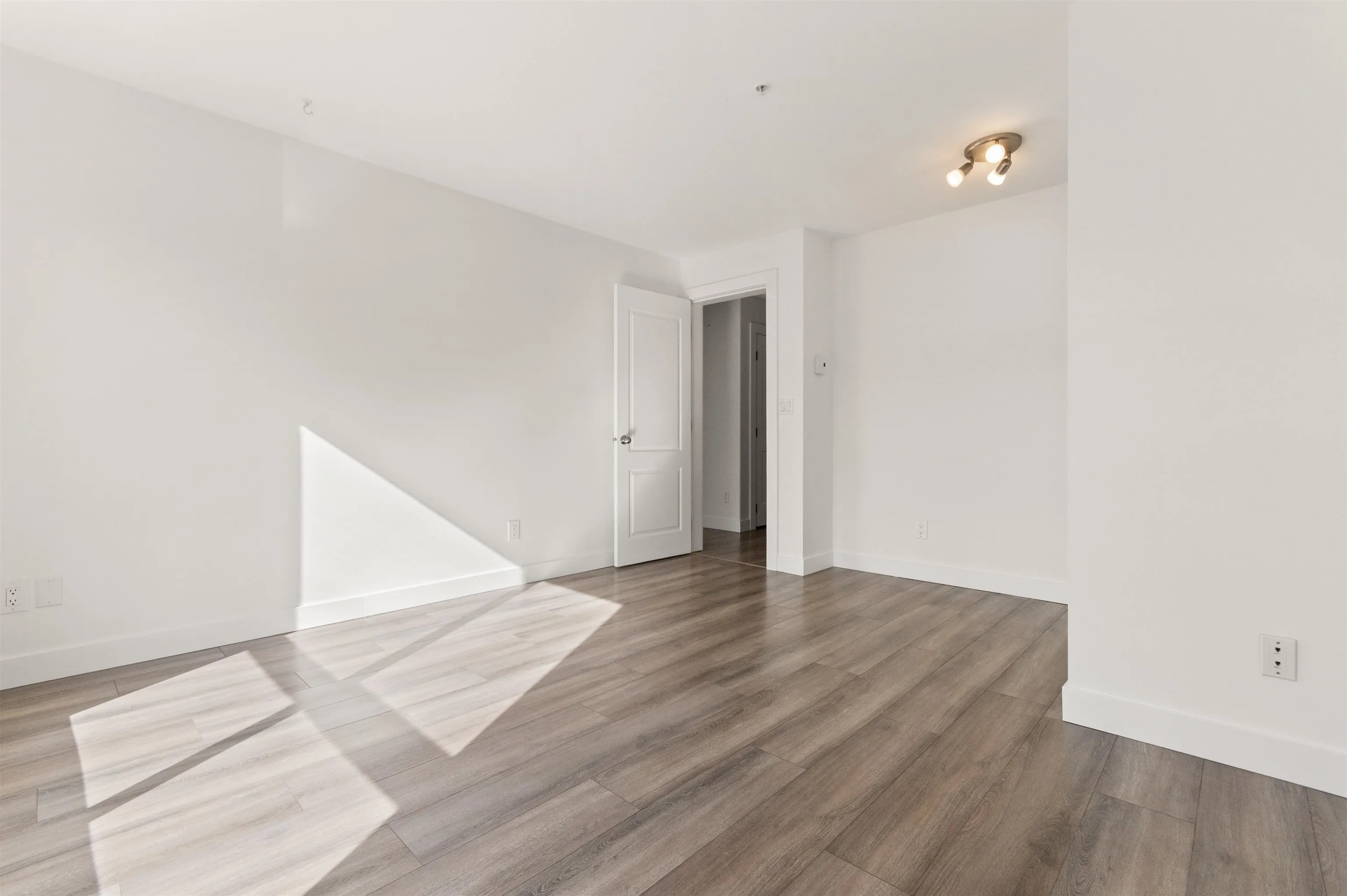 201 7415 Shaw Avenue