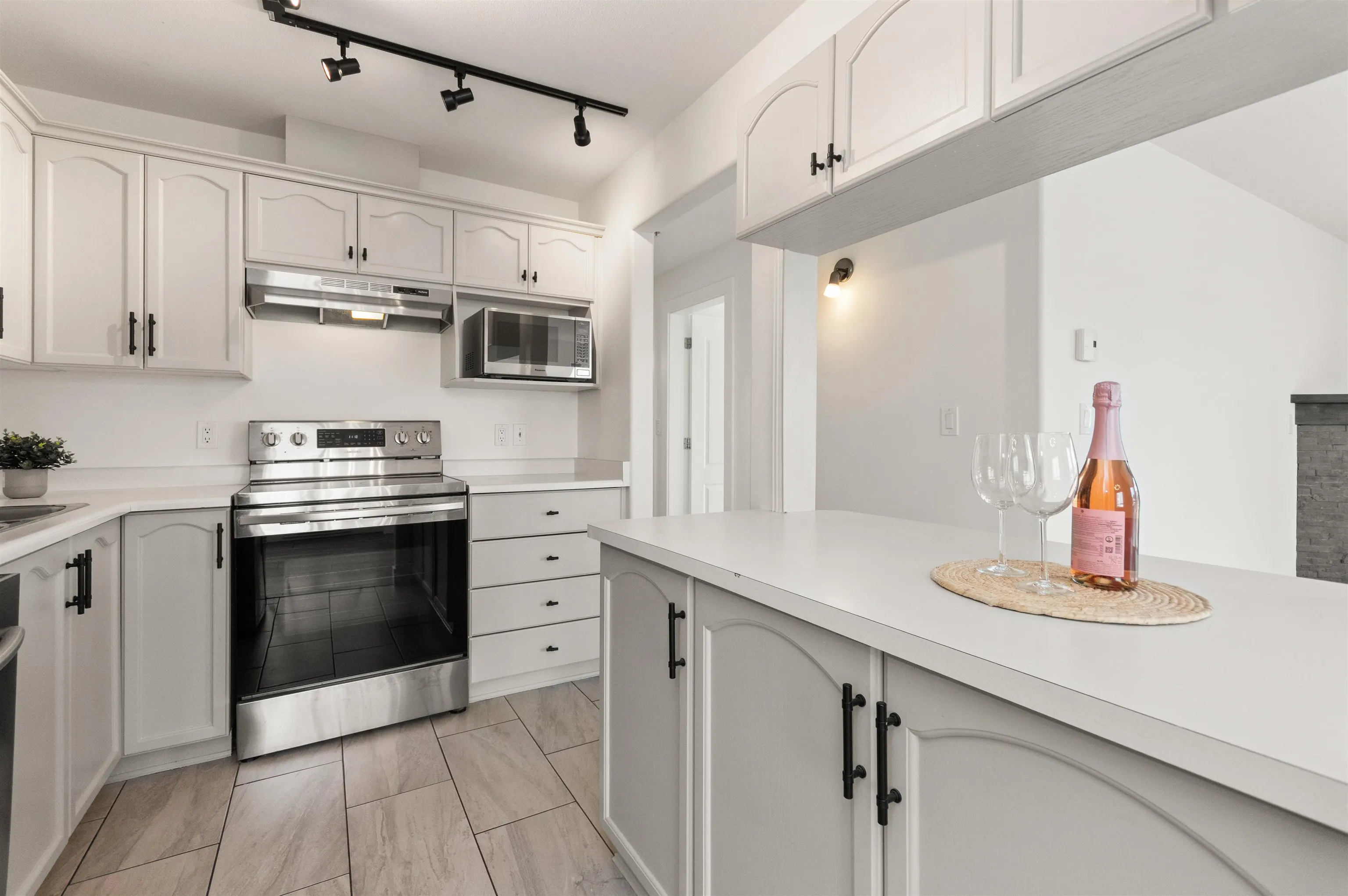 201 7415 Shaw Avenue