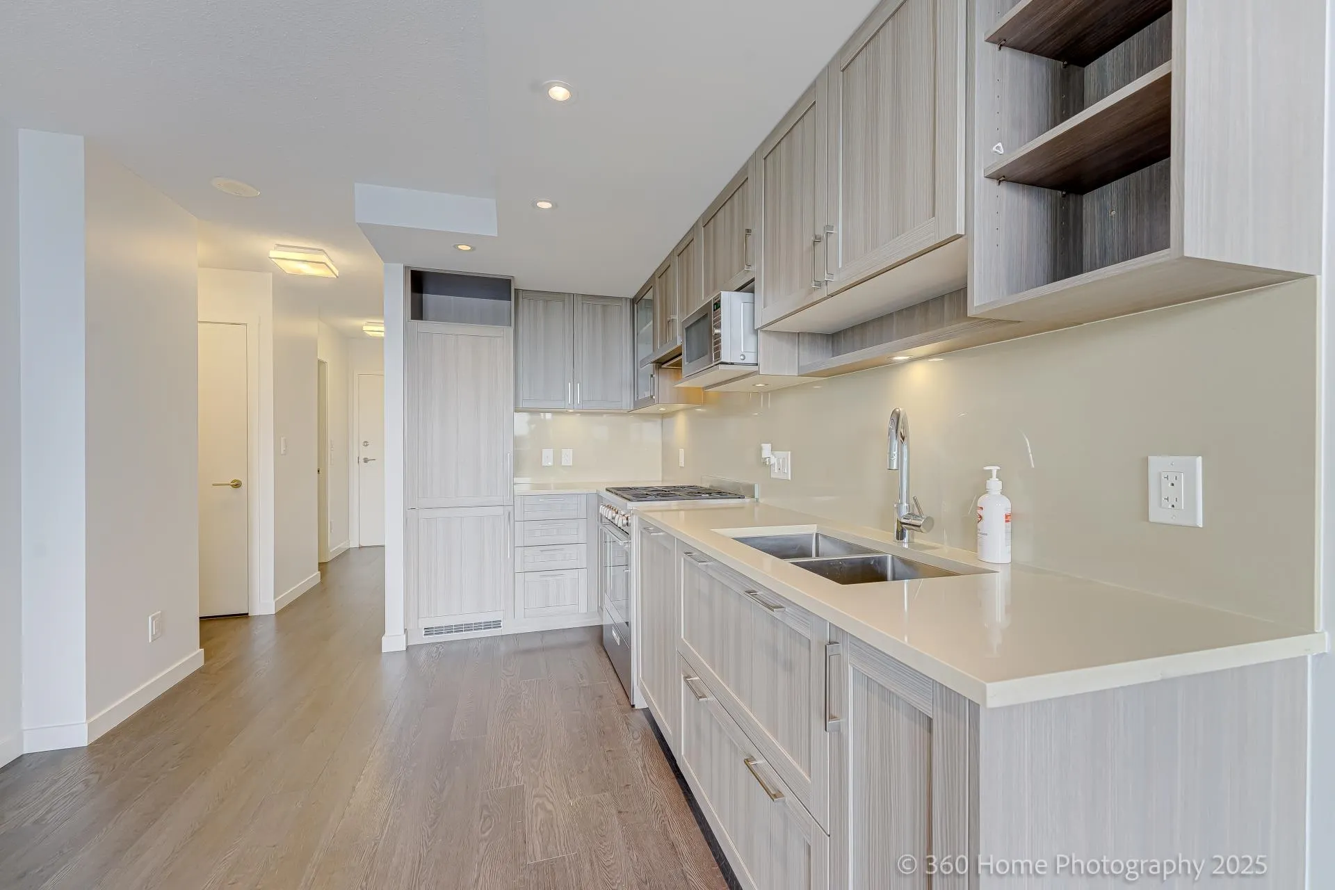 1803 5470 Ormidale Street