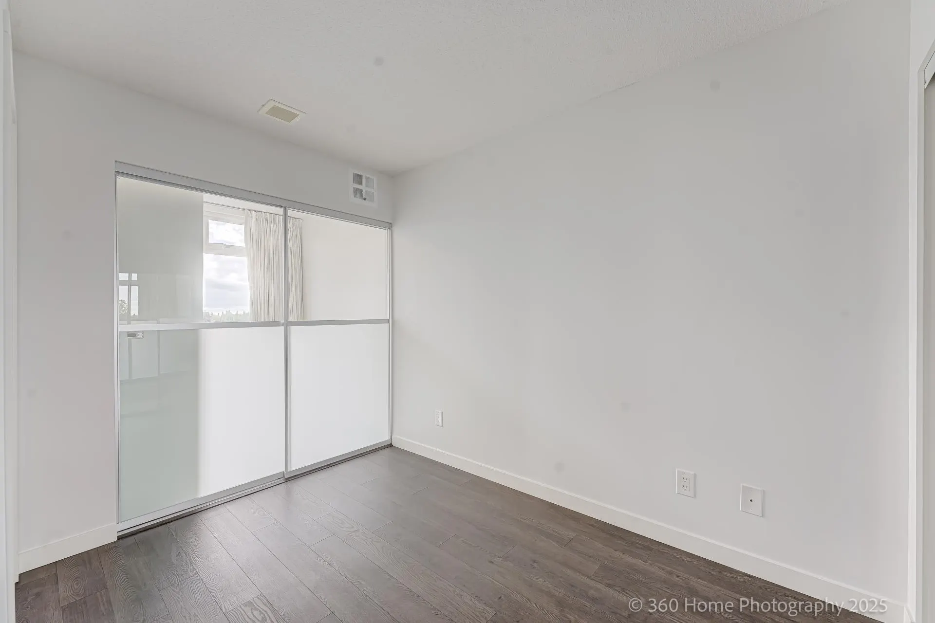 1803 5470 Ormidale Street