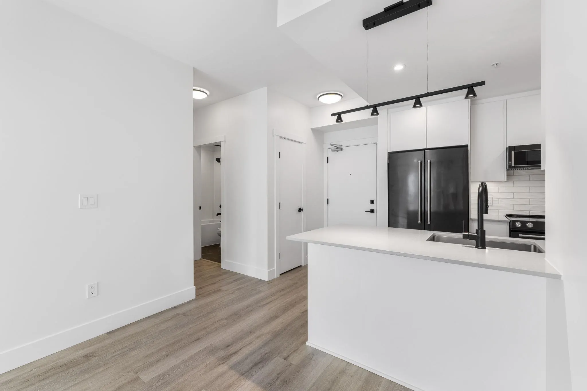 2408 2180 Kelly Avenue