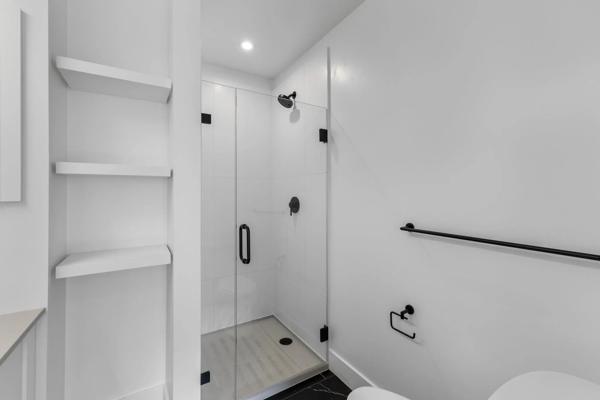 2408 2180 Kelly Avenue