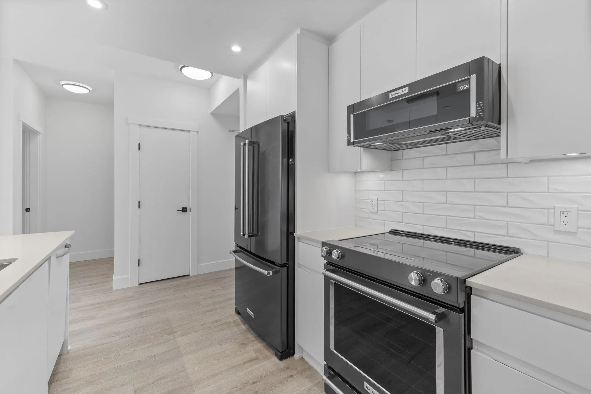 2408 2180 Kelly Avenue