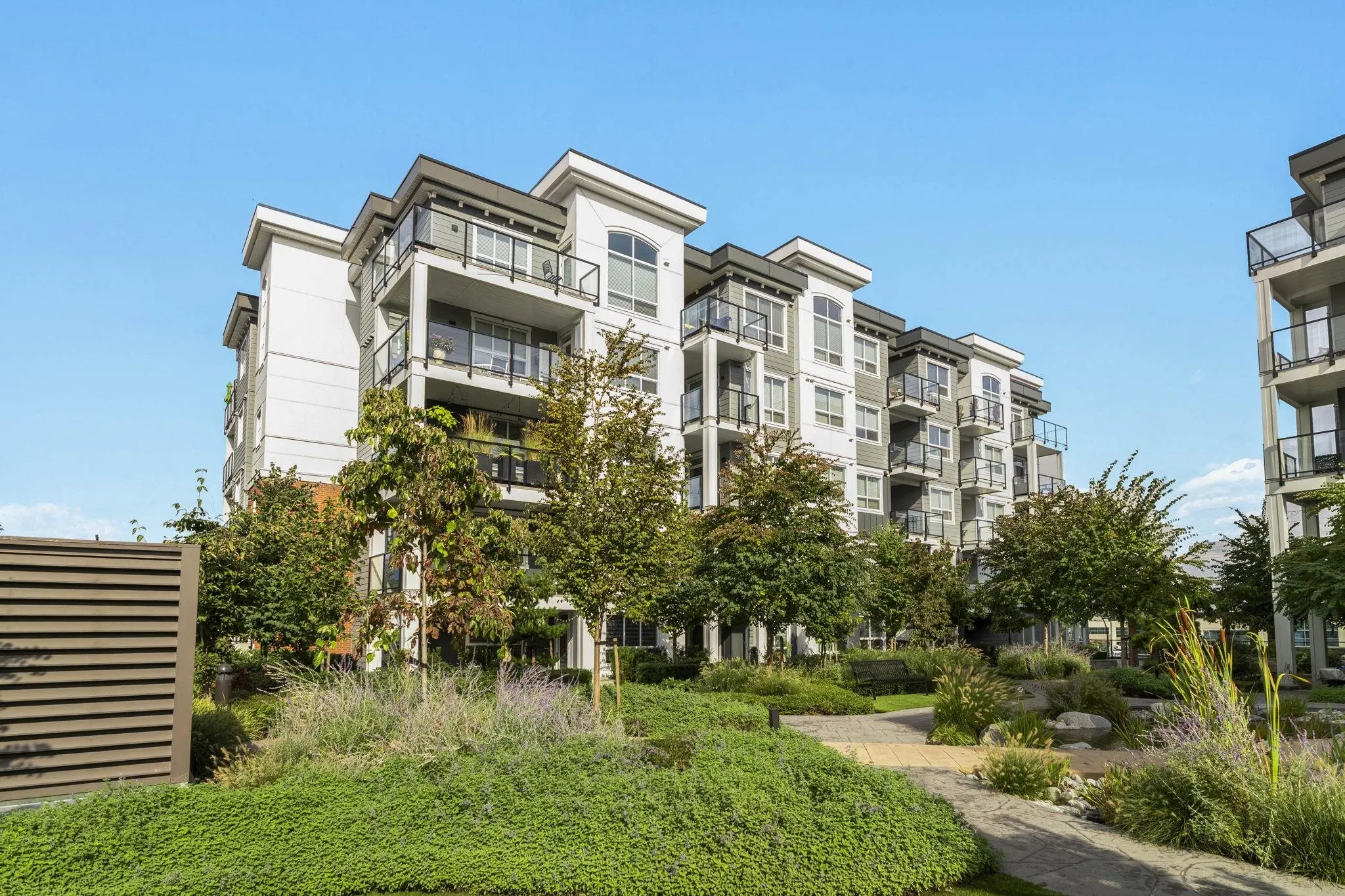 2408 2180 Kelly Avenue