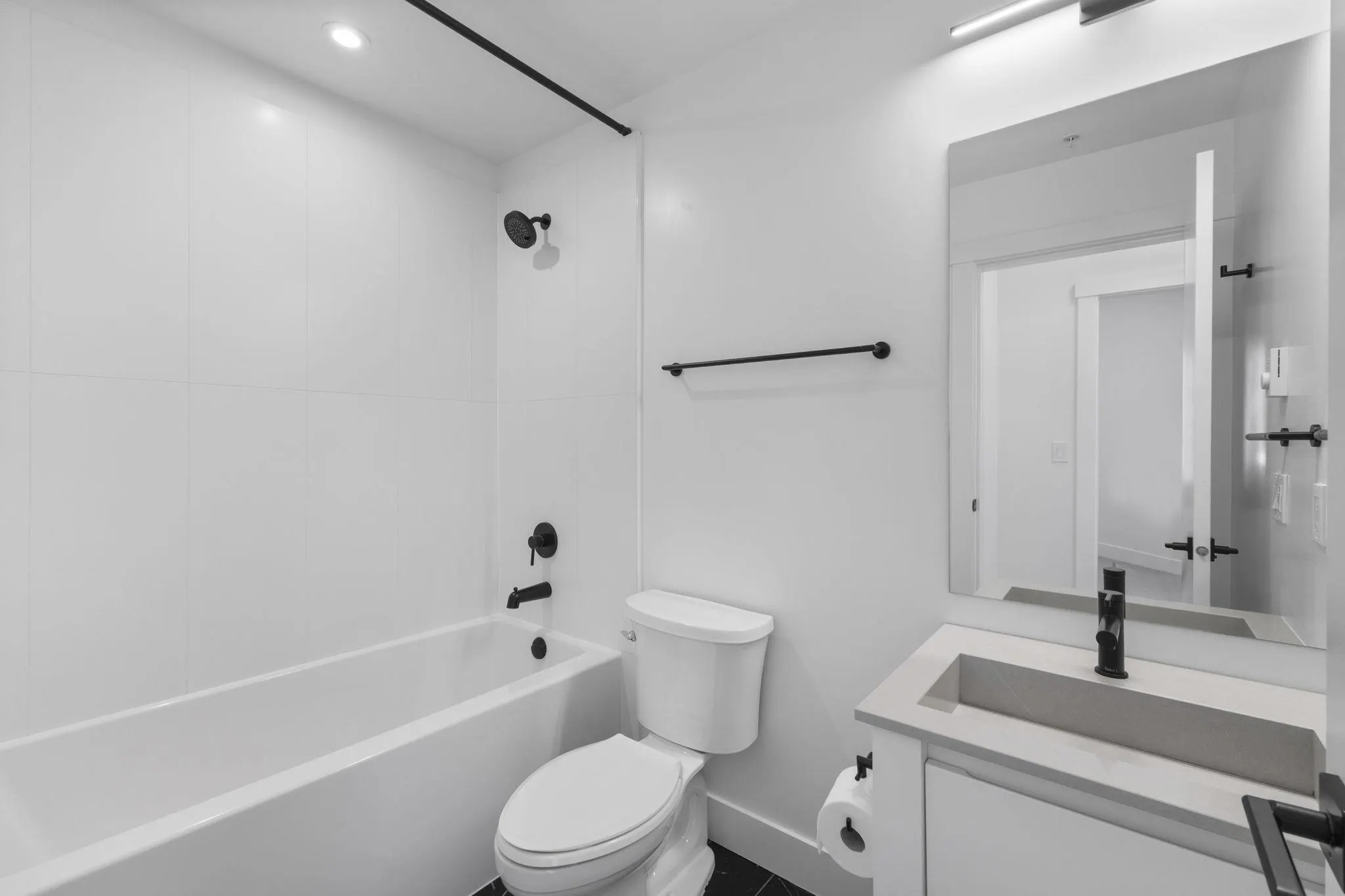 2408 2180 Kelly Avenue