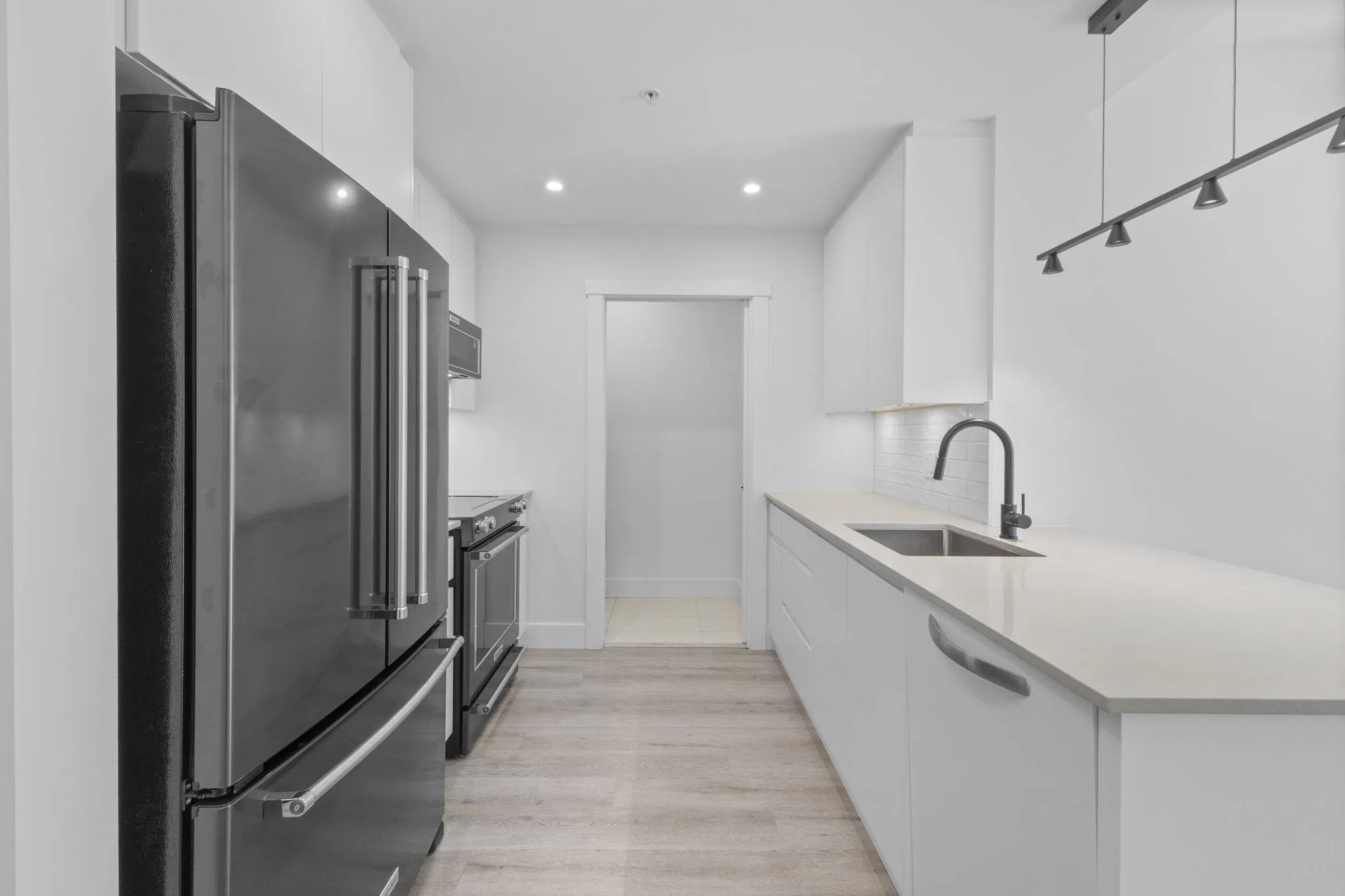 2408 2180 Kelly Avenue