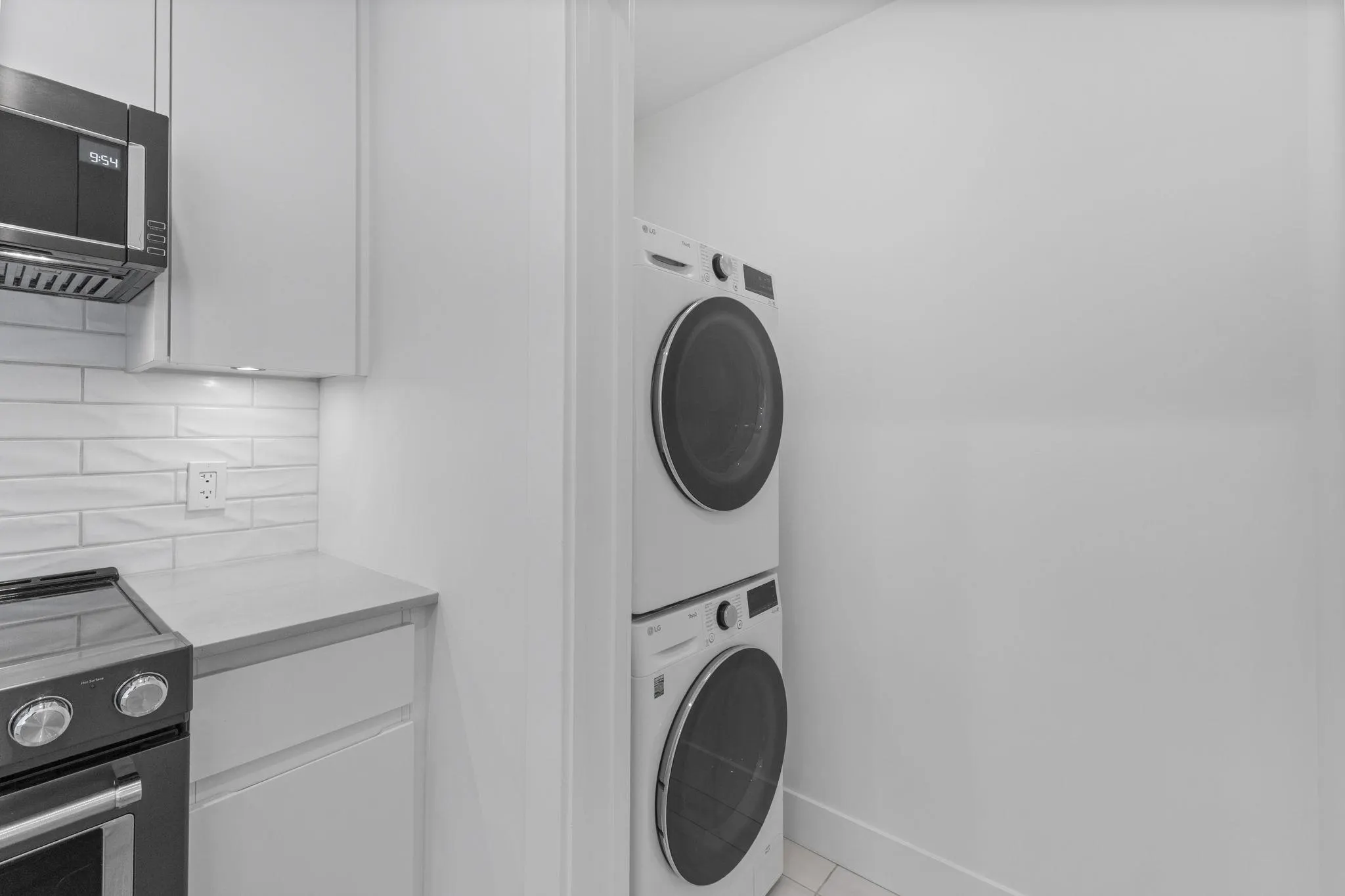 2408 2180 Kelly Avenue