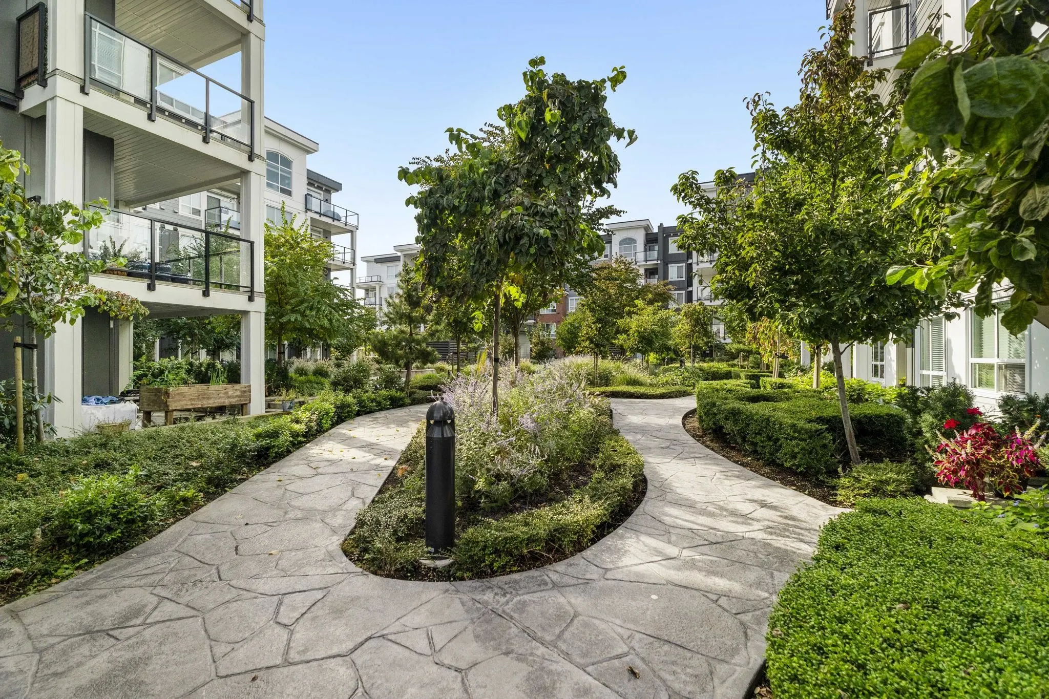 2408 2180 Kelly Avenue