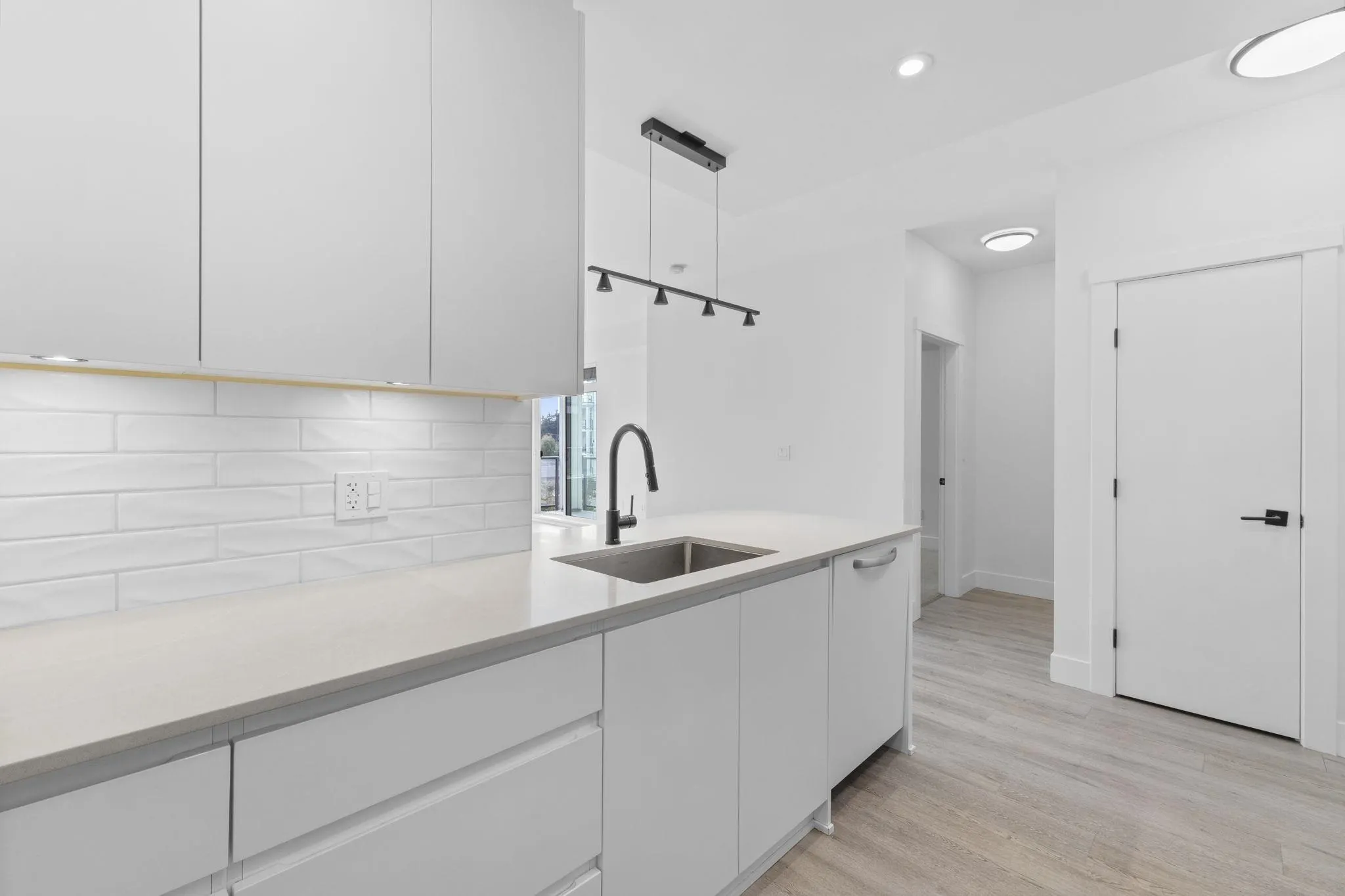 2408 2180 Kelly Avenue