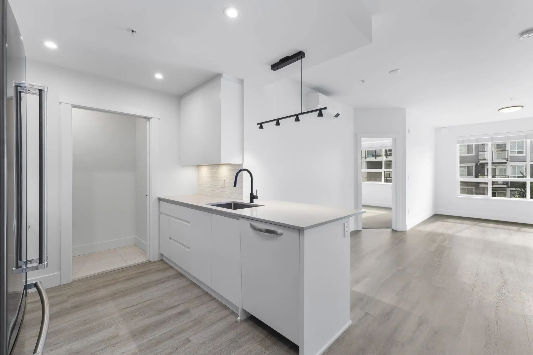 2408 2180 Kelly Avenue