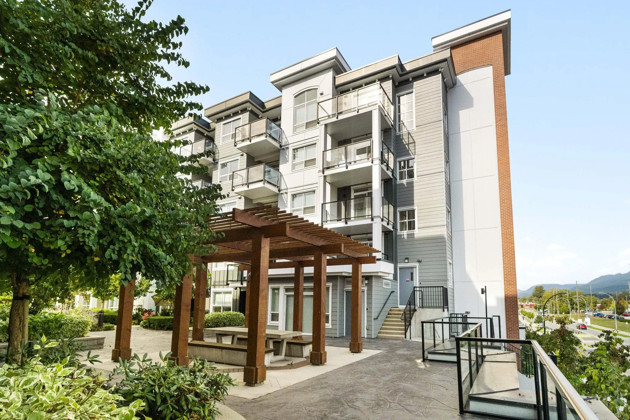 2408 2180 Kelly Avenue