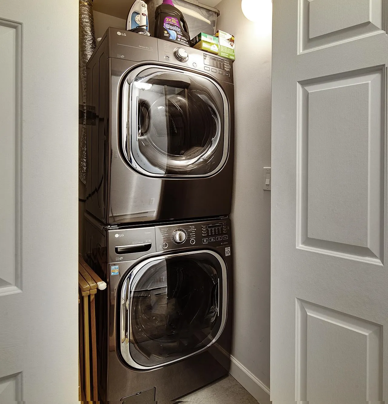 203 985 W 10th Avenue