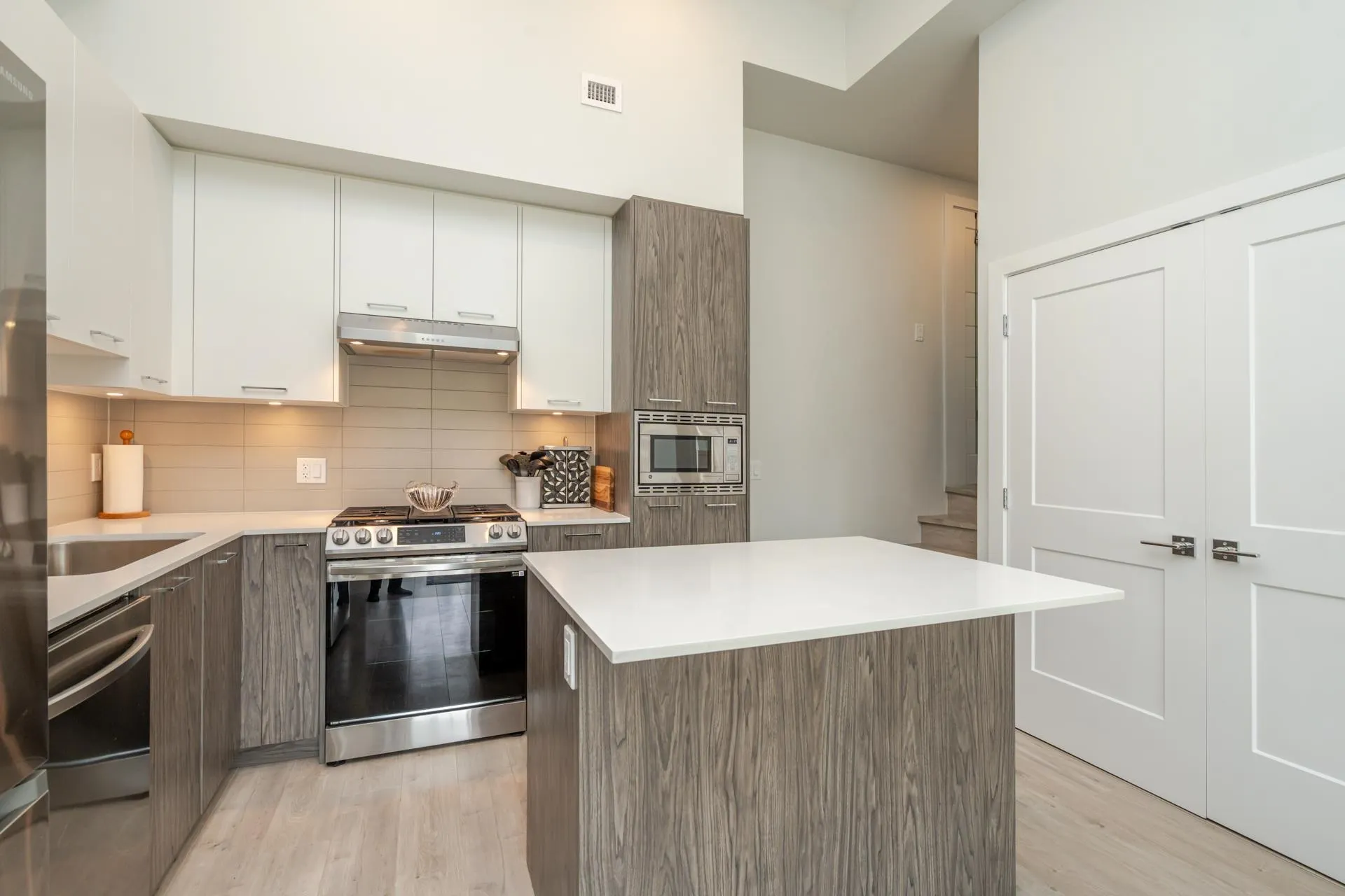 207 3317 148 Street