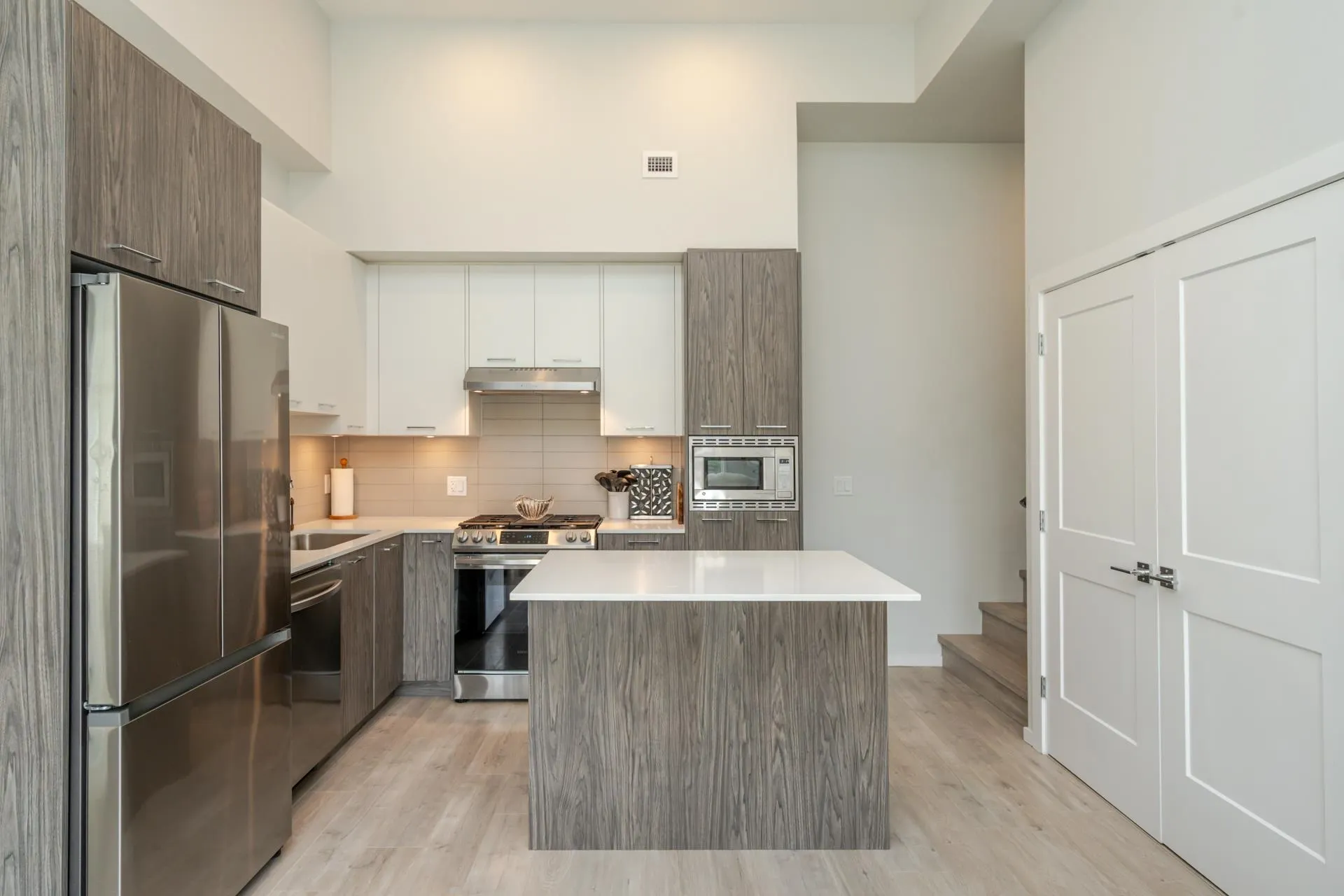 207 3317 148 Street