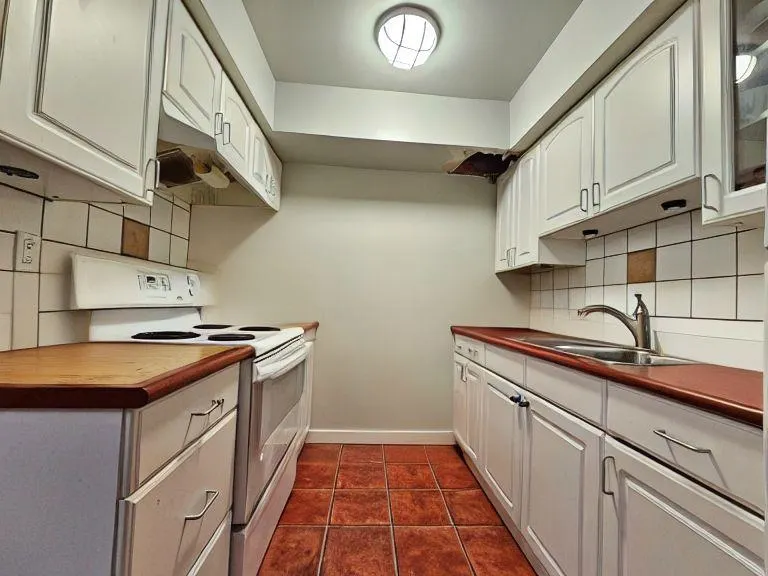 10539 Holly Park Lane