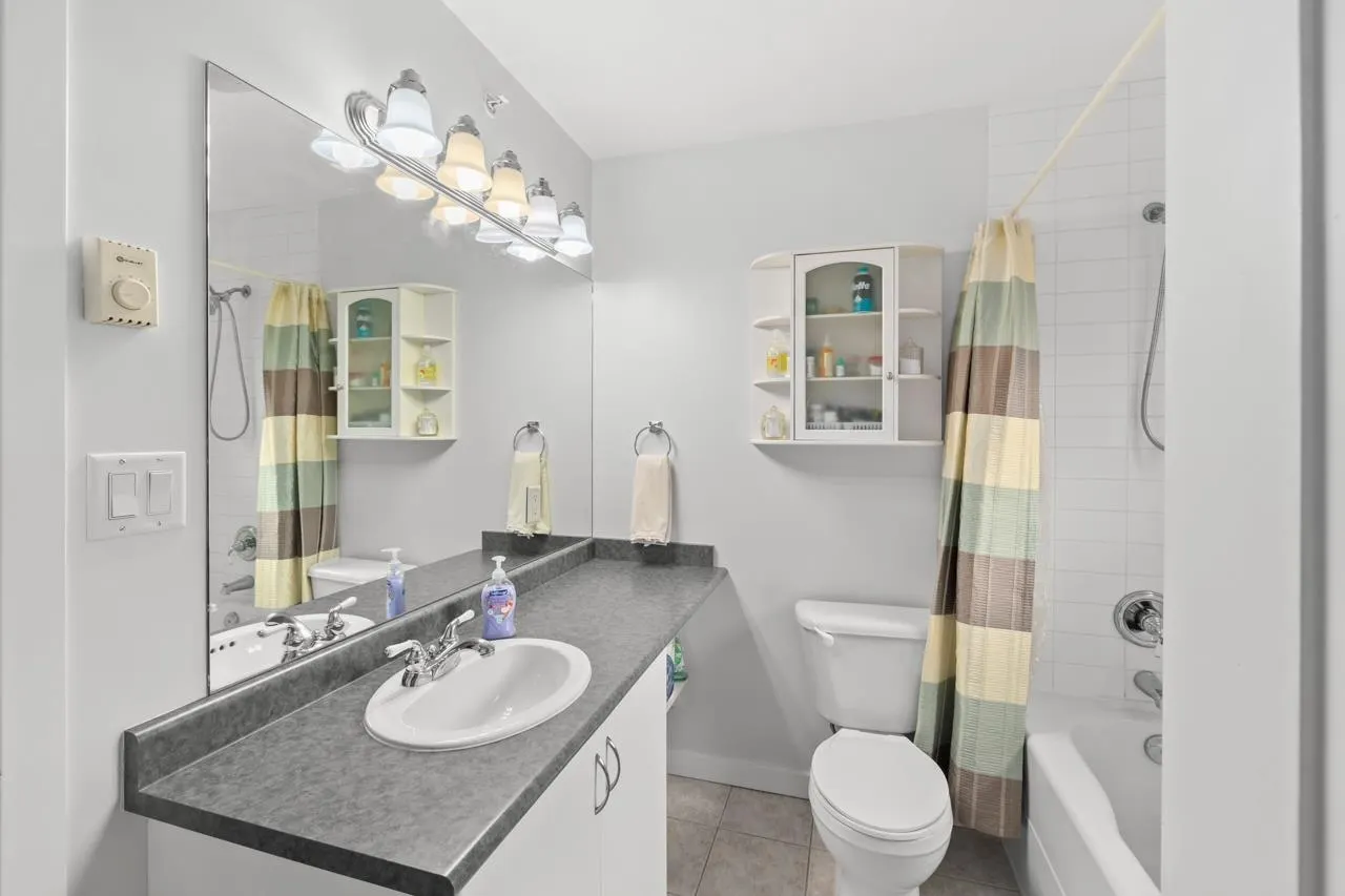 246 600 Park Crescent