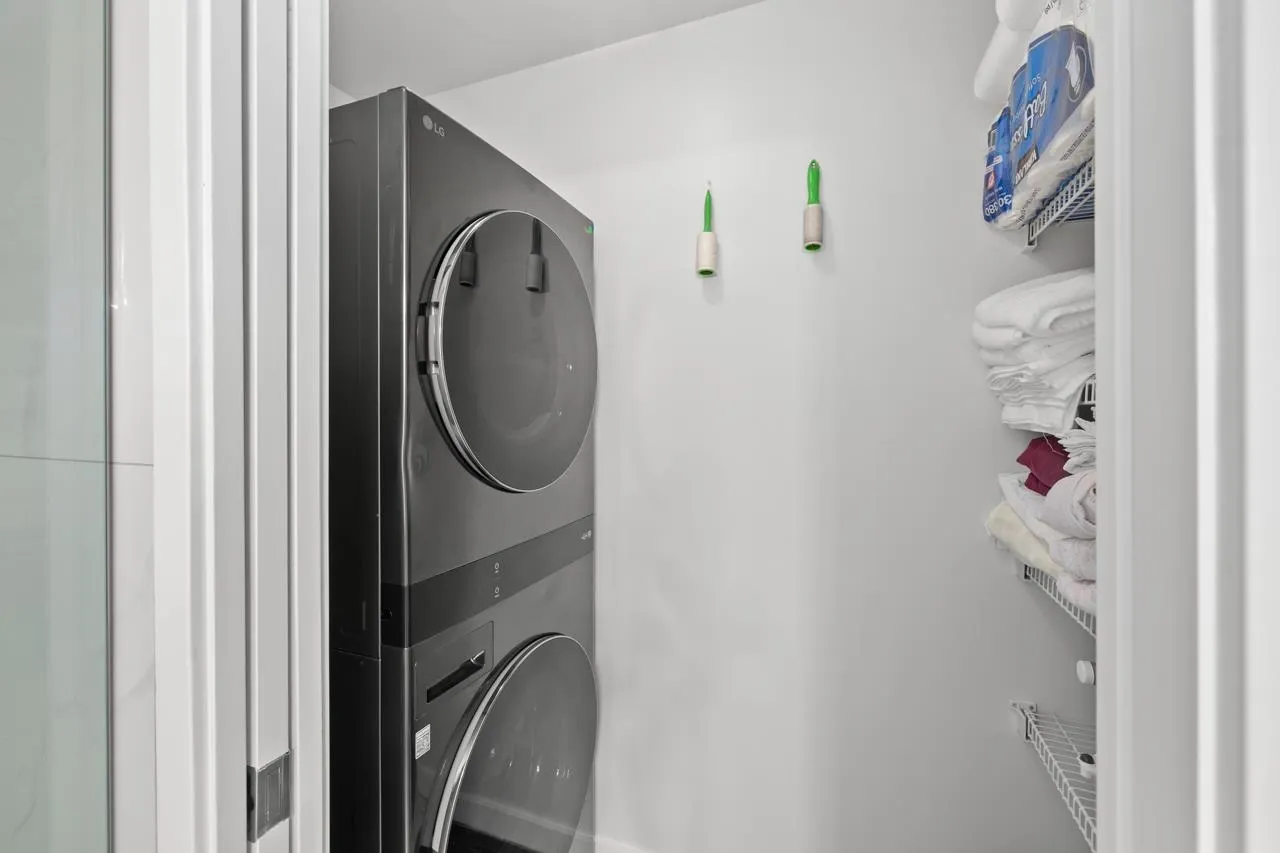 246 600 Park Crescent