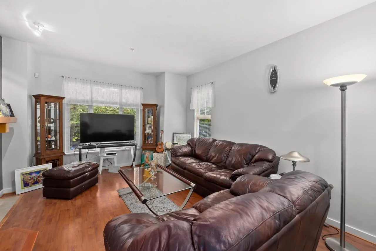 246 600 Park Crescent