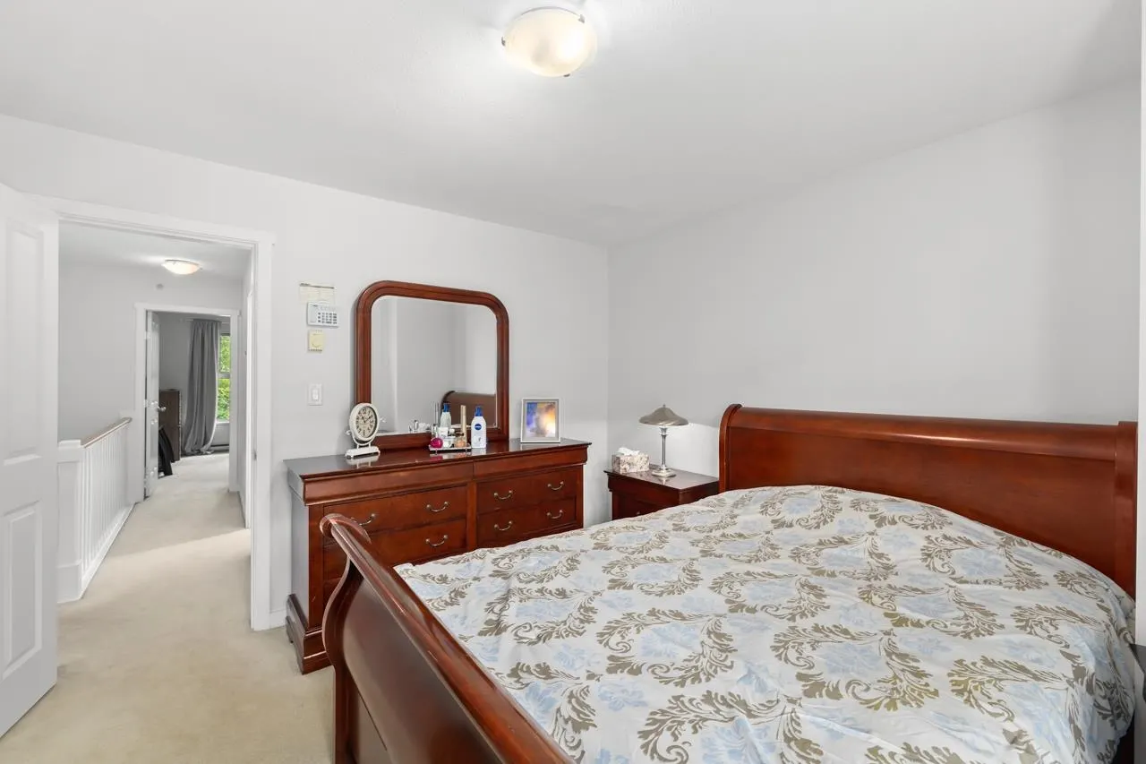 246 600 Park Crescent