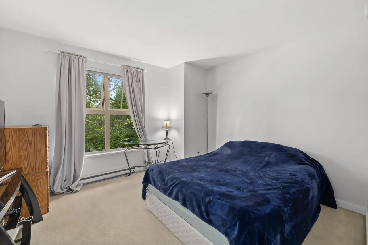 246 600 Park Crescent