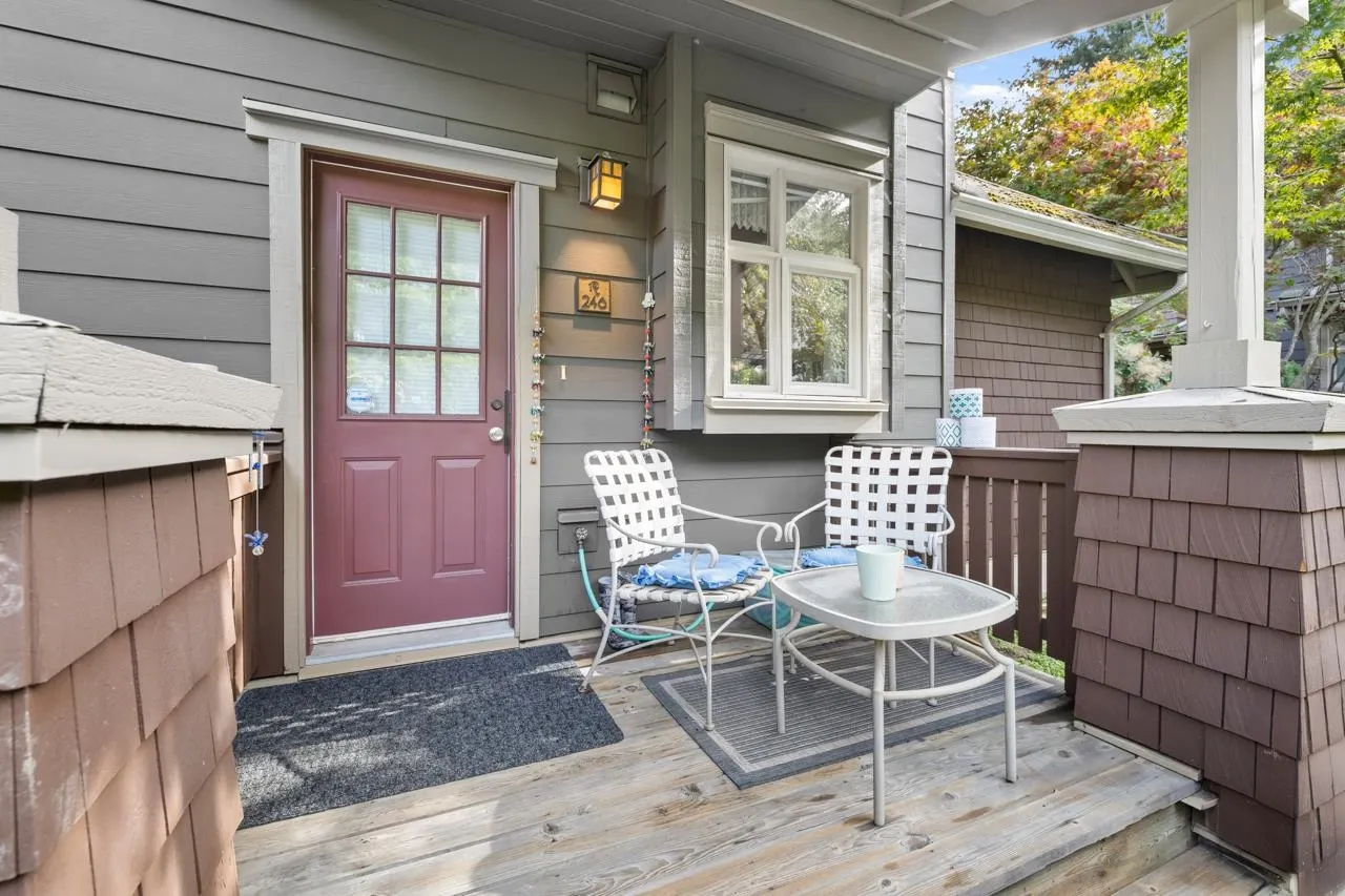 246 600 Park Crescent