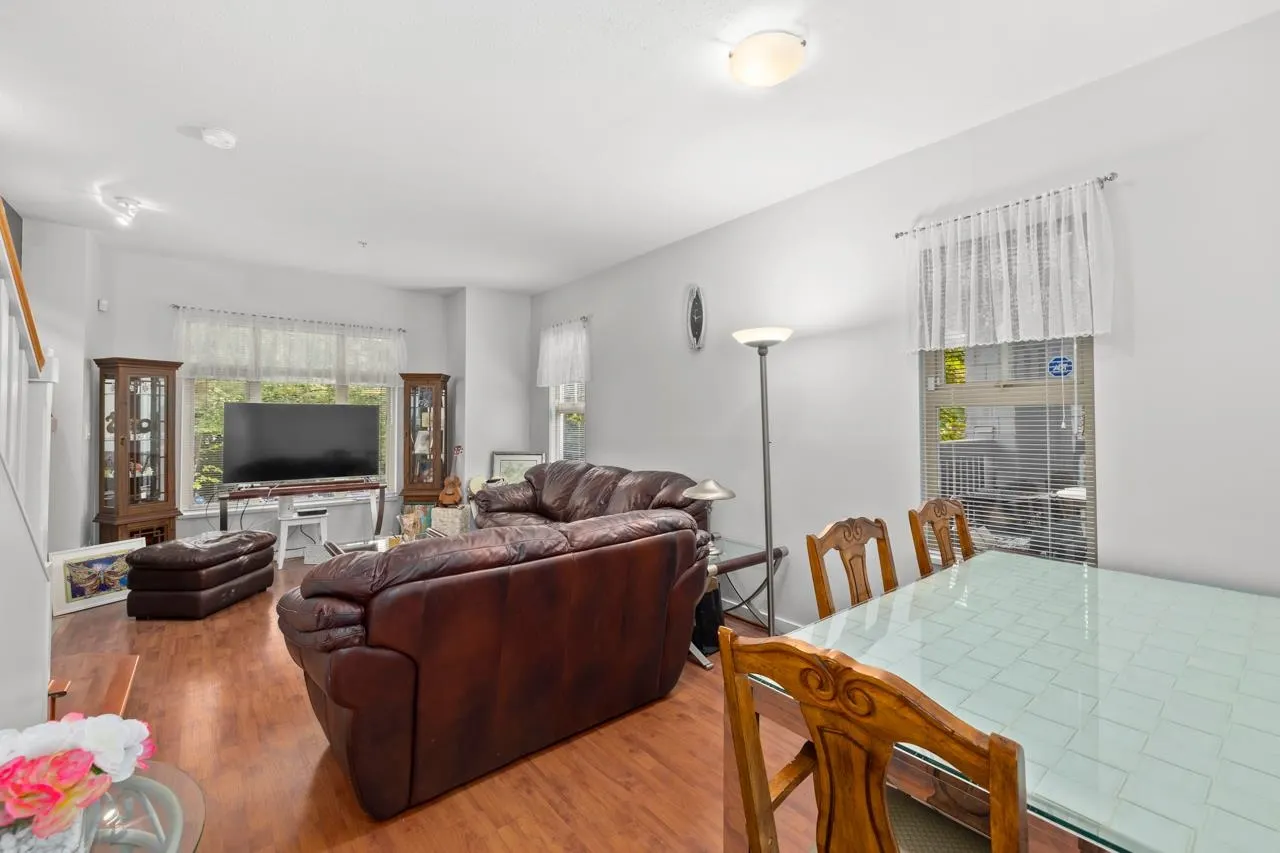 246 600 Park Crescent