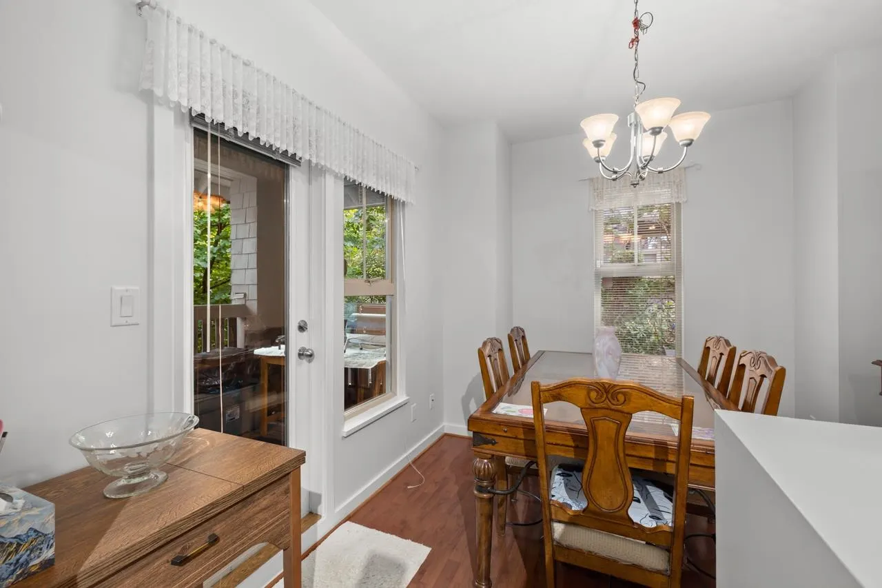 246 600 Park Crescent