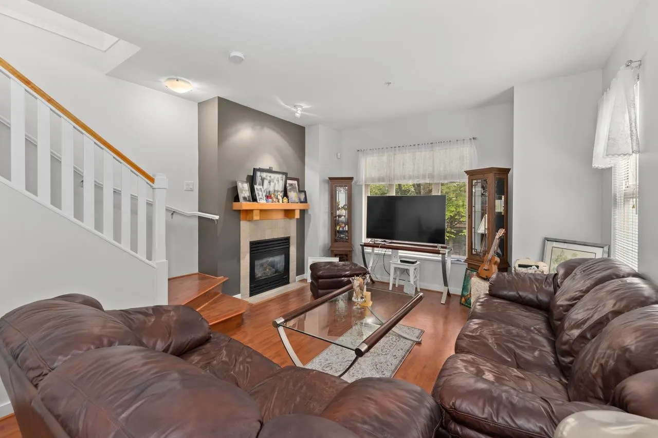 246 600 Park Crescent