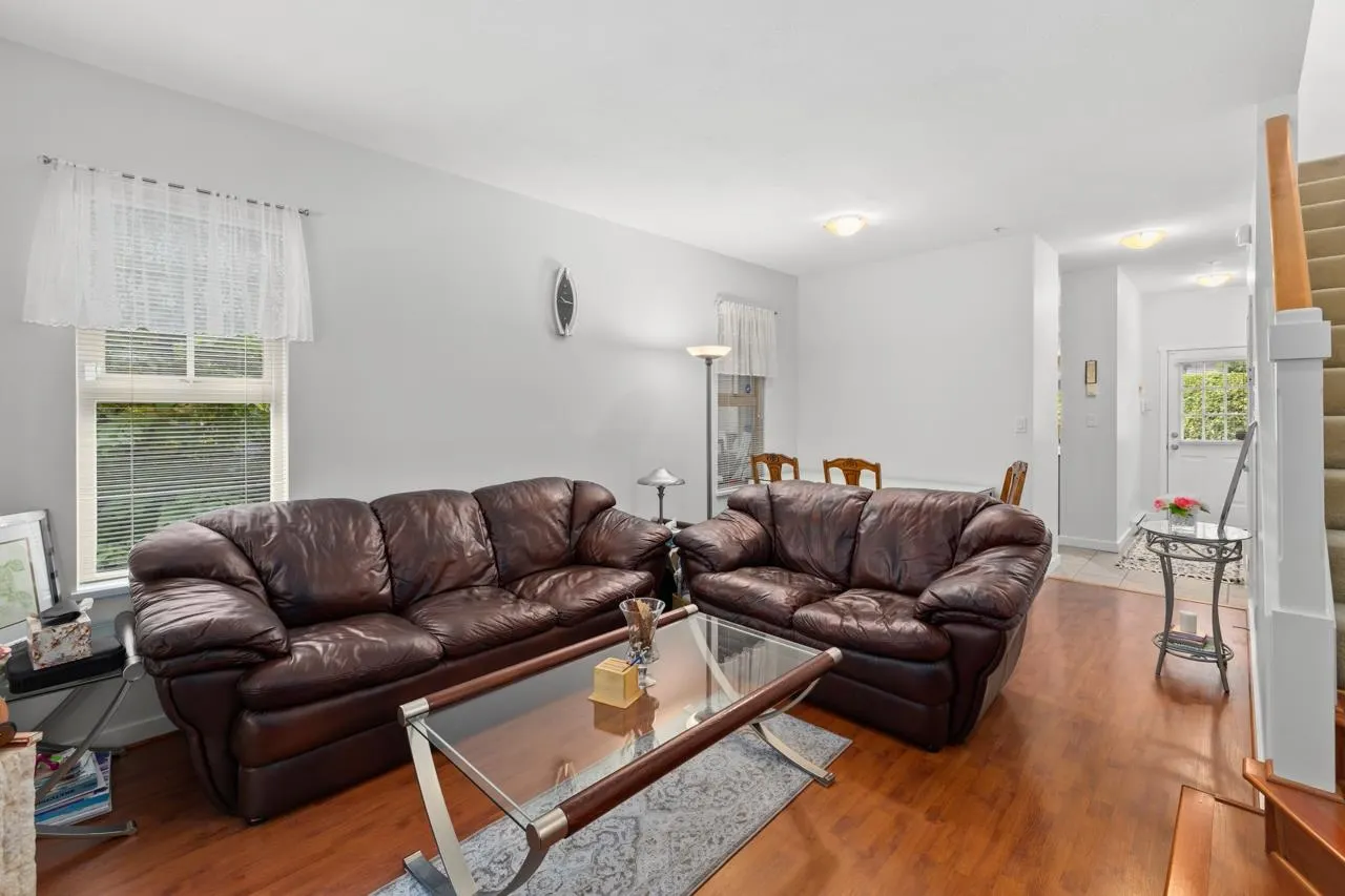 246 600 Park Crescent