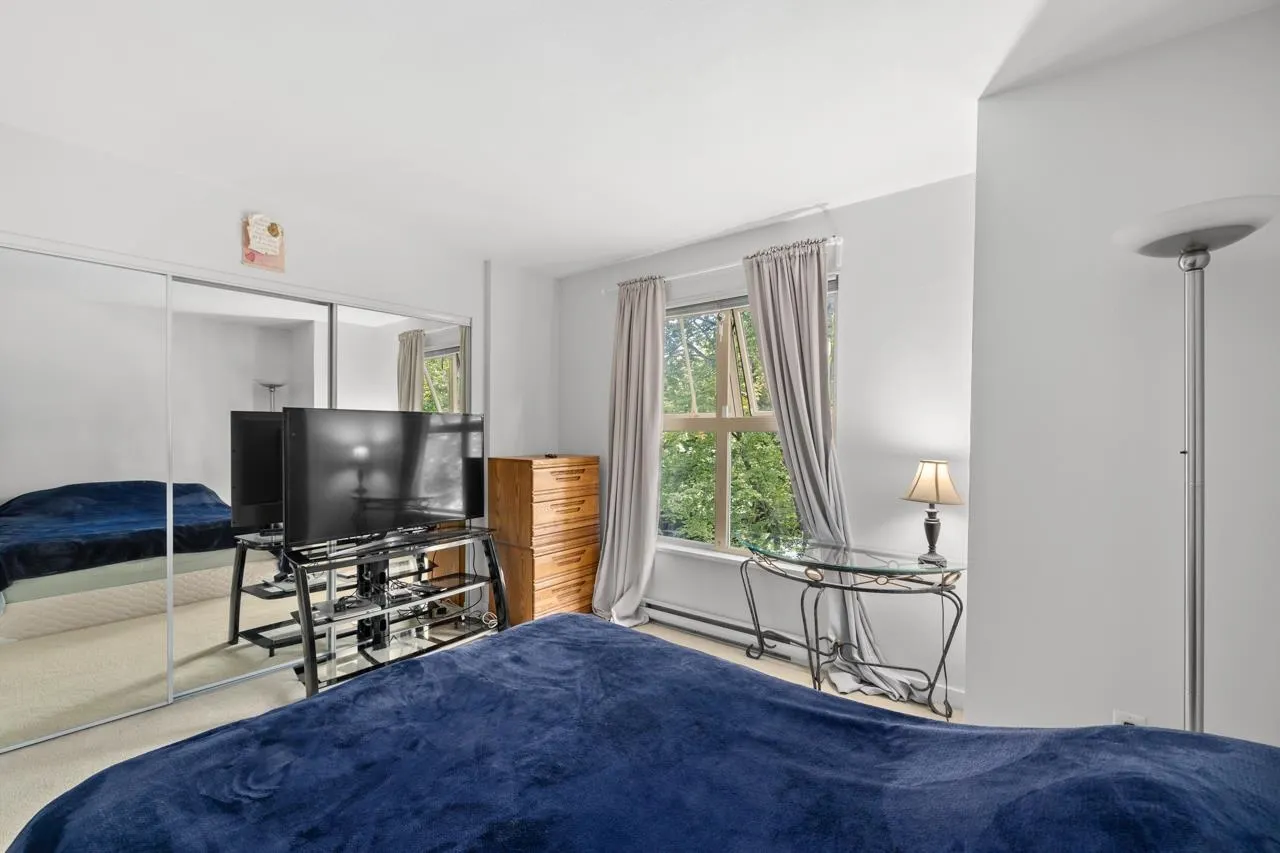 246 600 Park Crescent