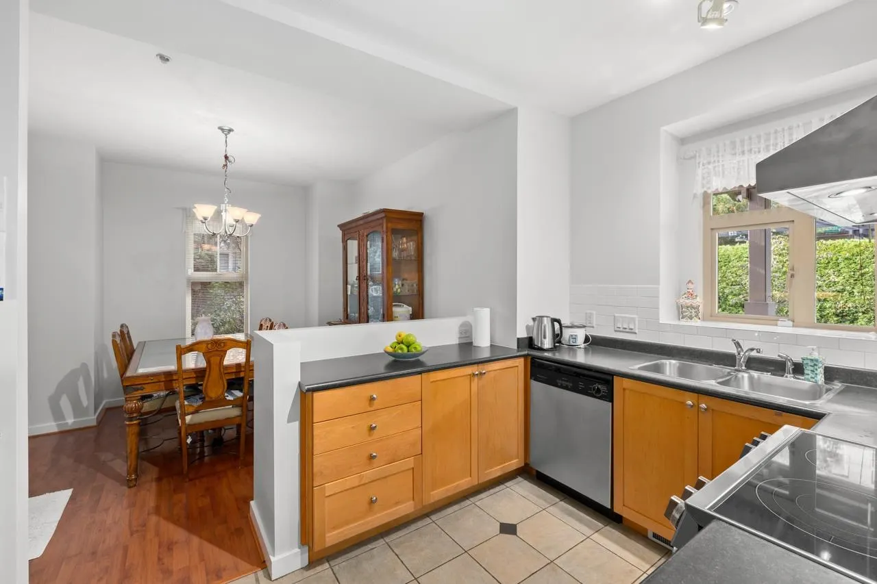 246 600 Park Crescent