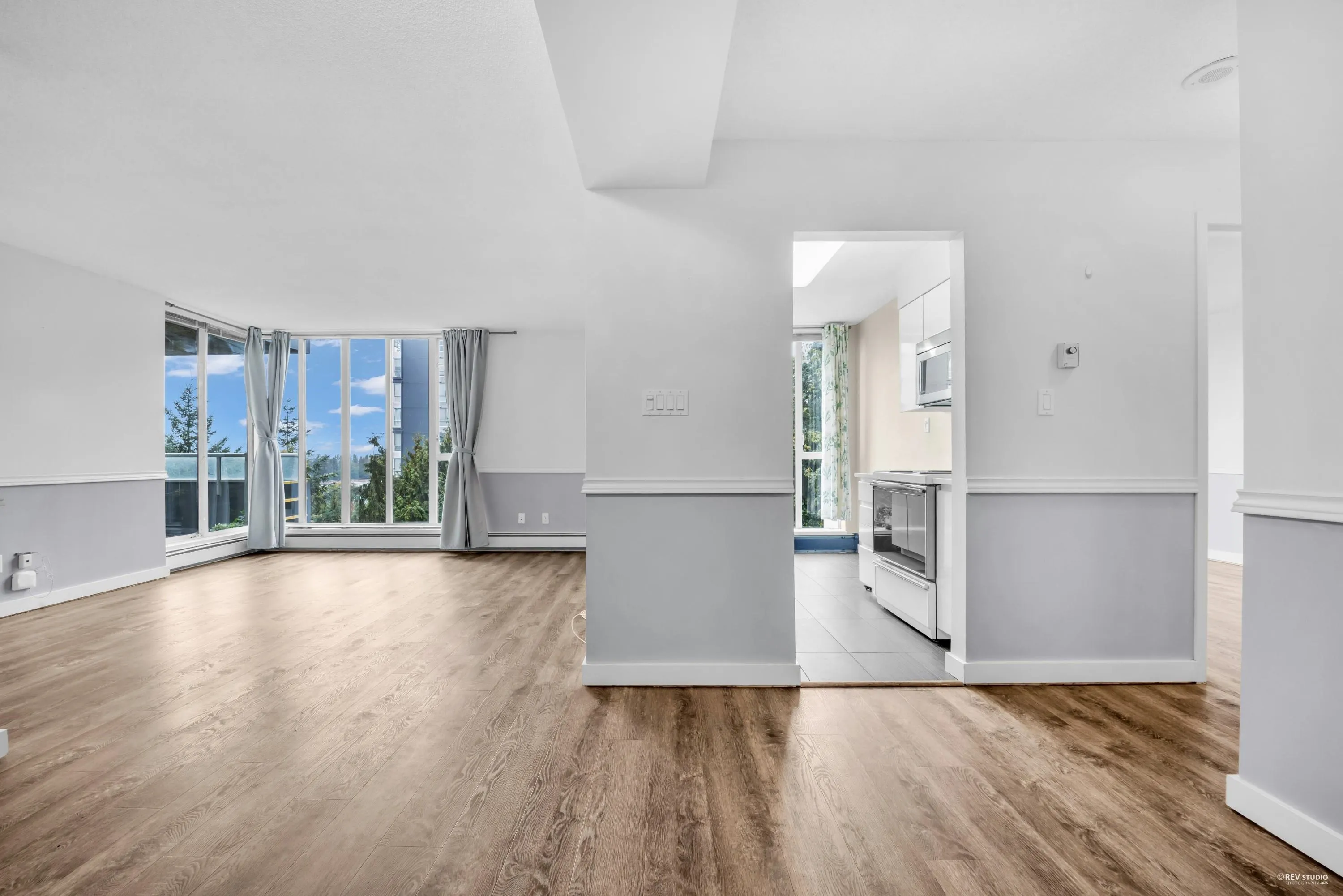 606 3061 E Kent Avenue North