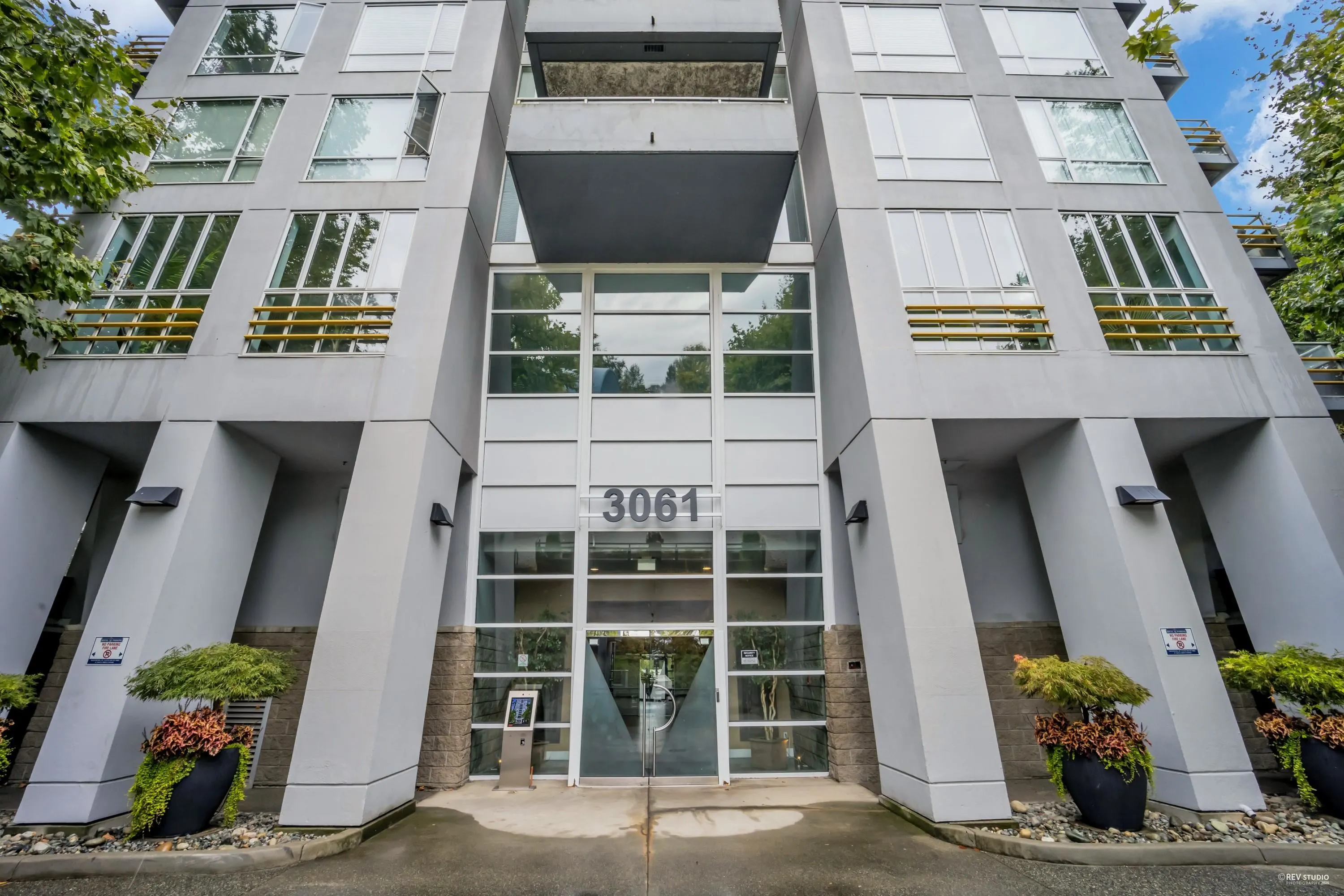 606 3061 E Kent Avenue North