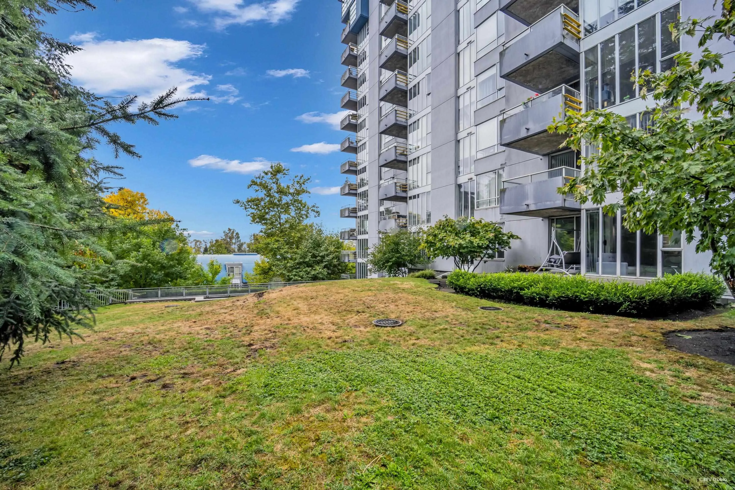 606 3061 E Kent Avenue North