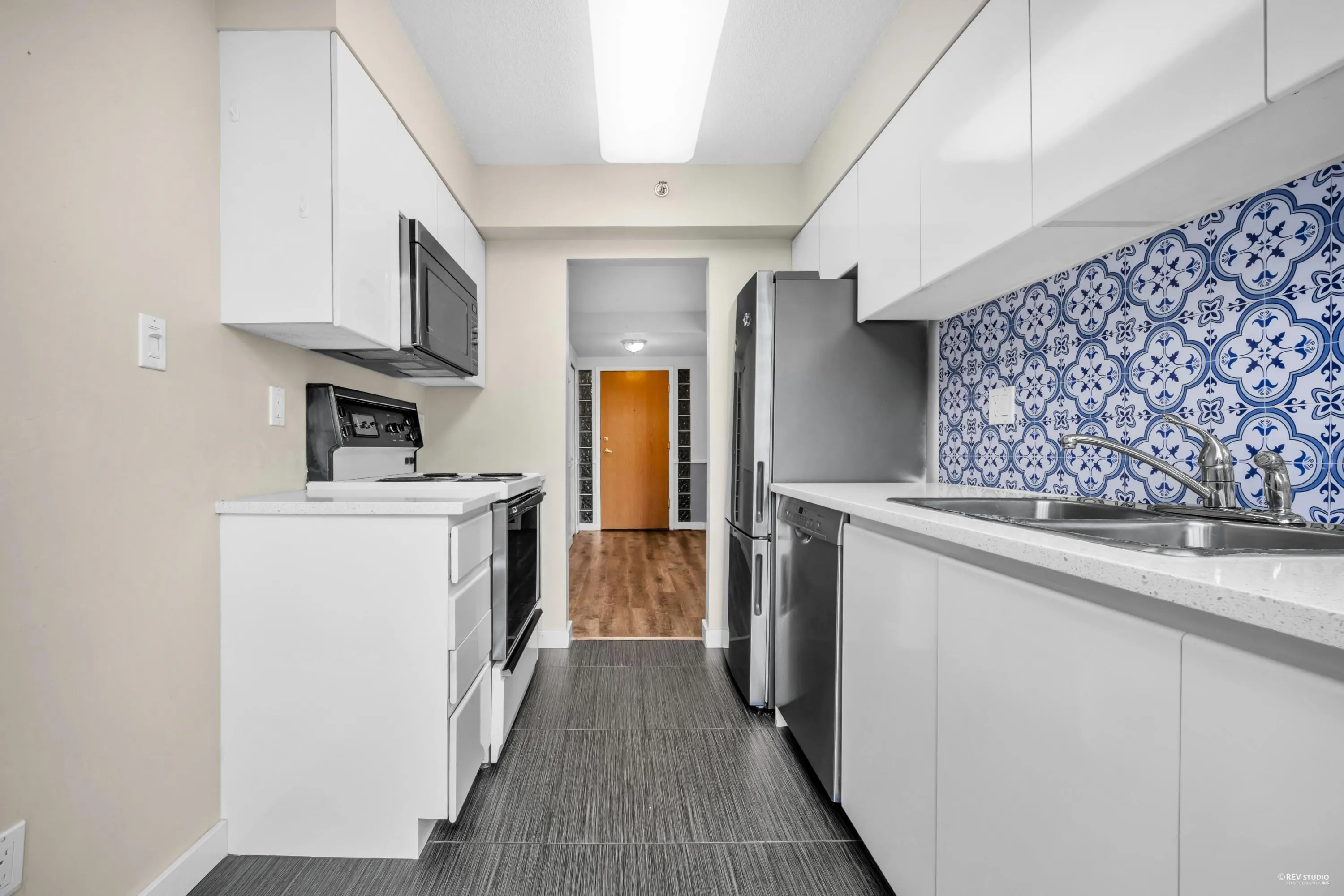 606 3061 E Kent Avenue North