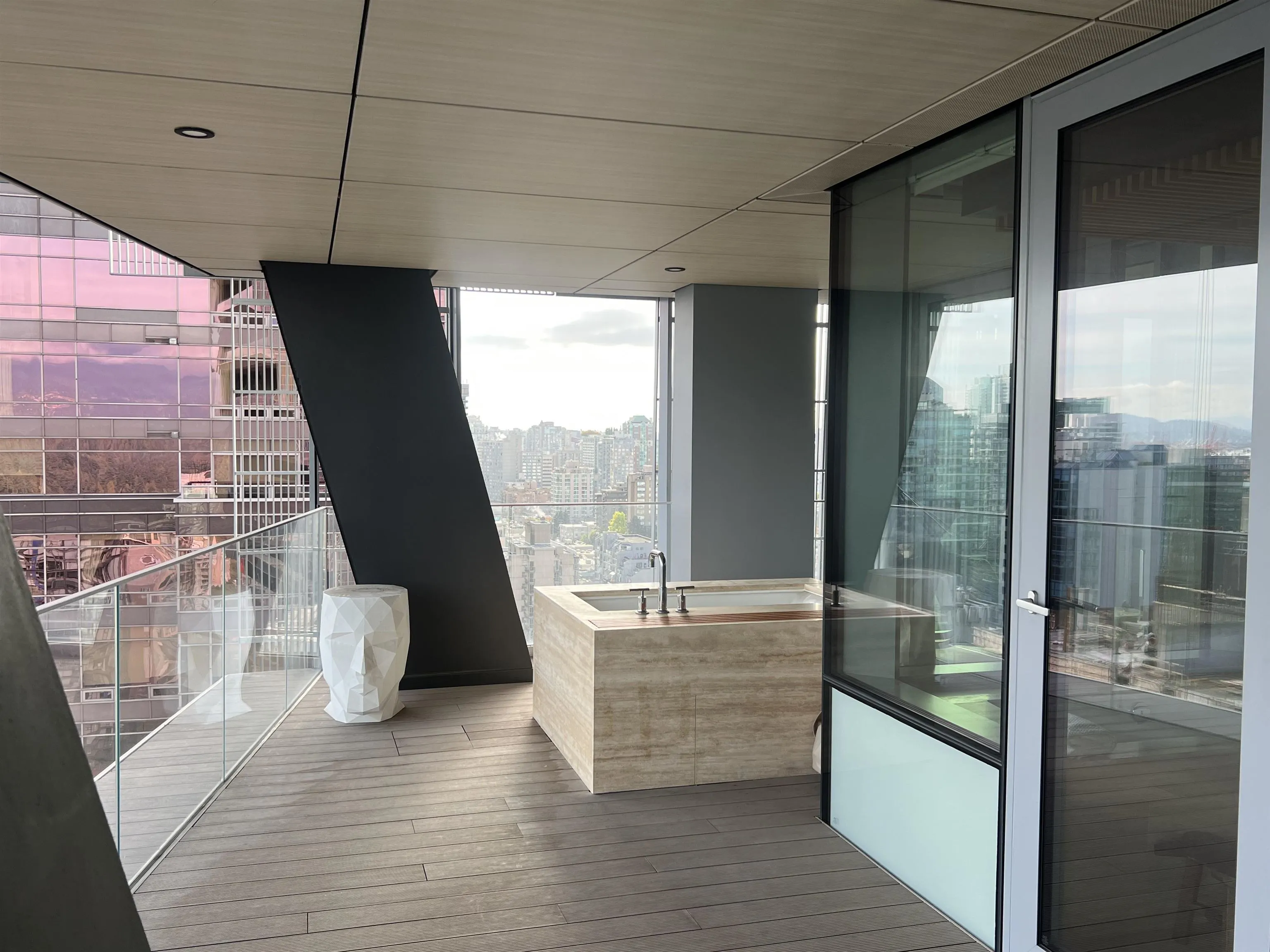 2903 1568 Alberni Street